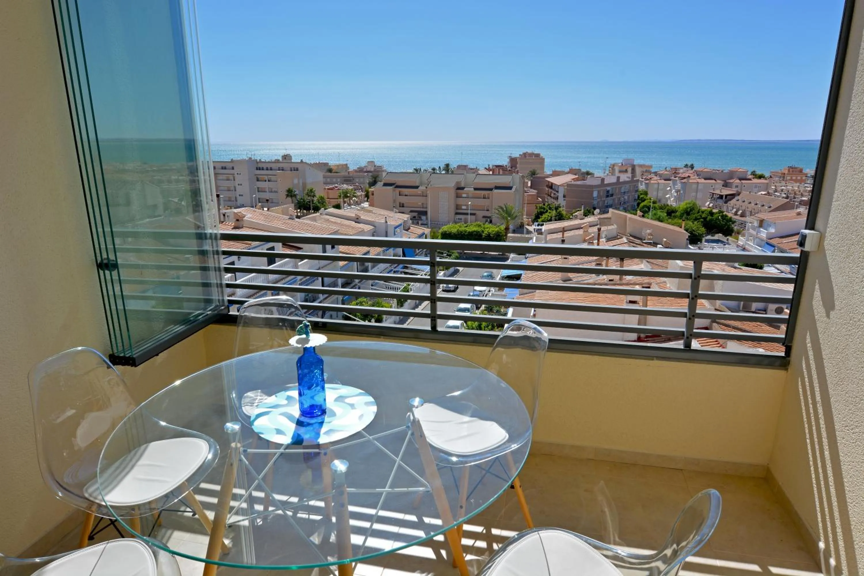 Balcony/Terrace in Penthouse with Panoramic View by NRAS