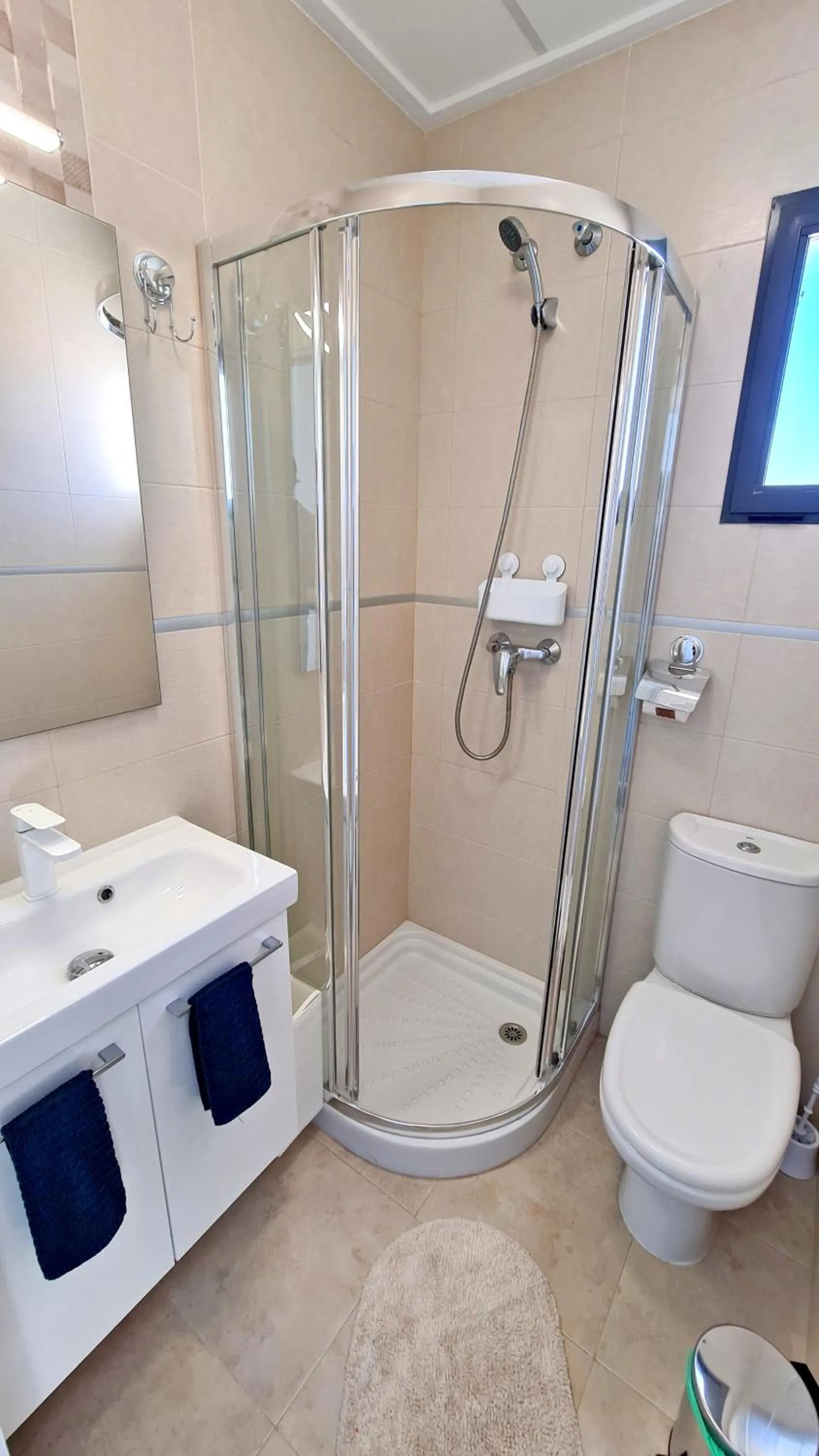 Shower in Penthouse with Panoramic View by NRAS