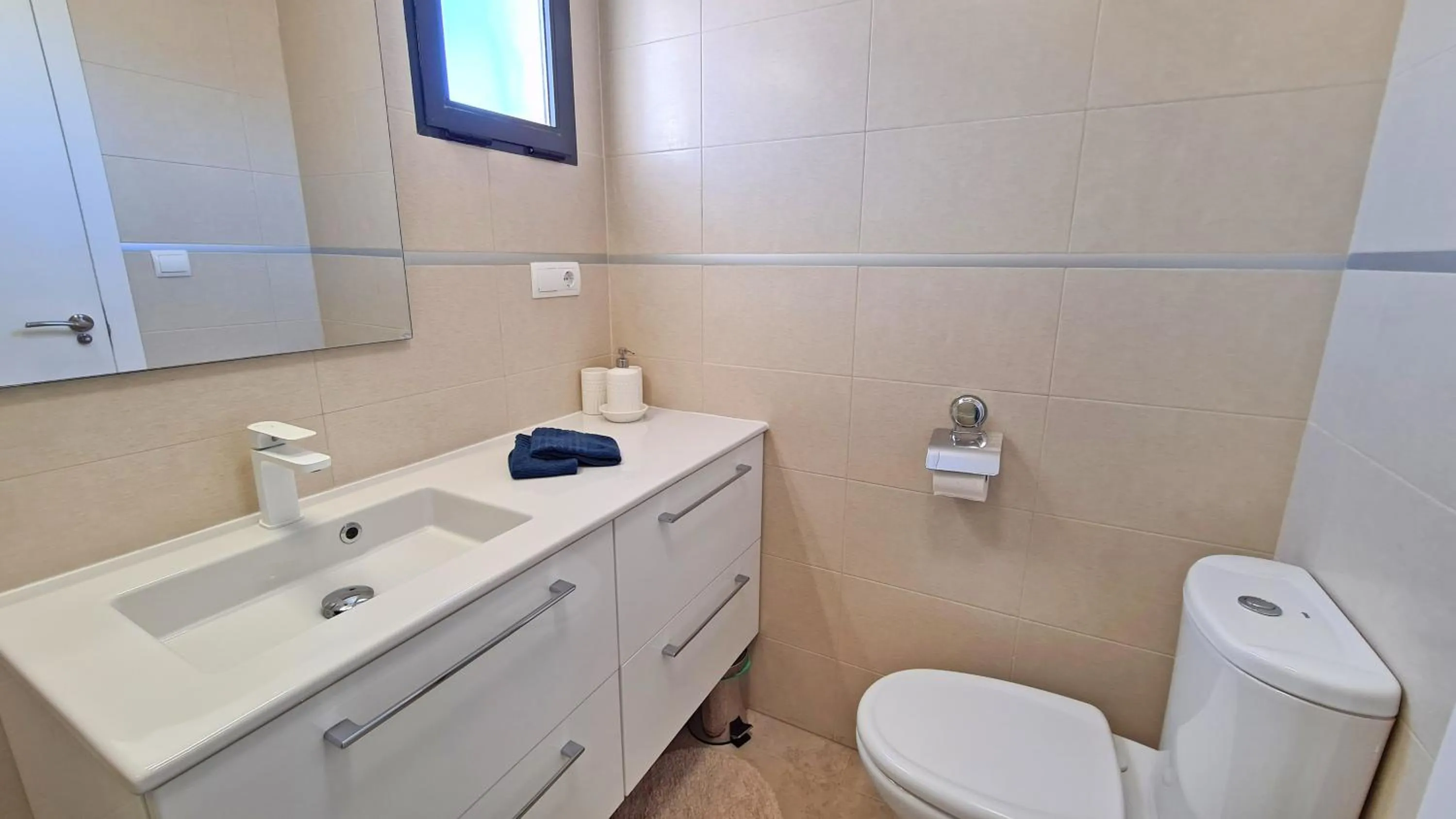 Toilet in Penthouse with Panoramic View by NRAS