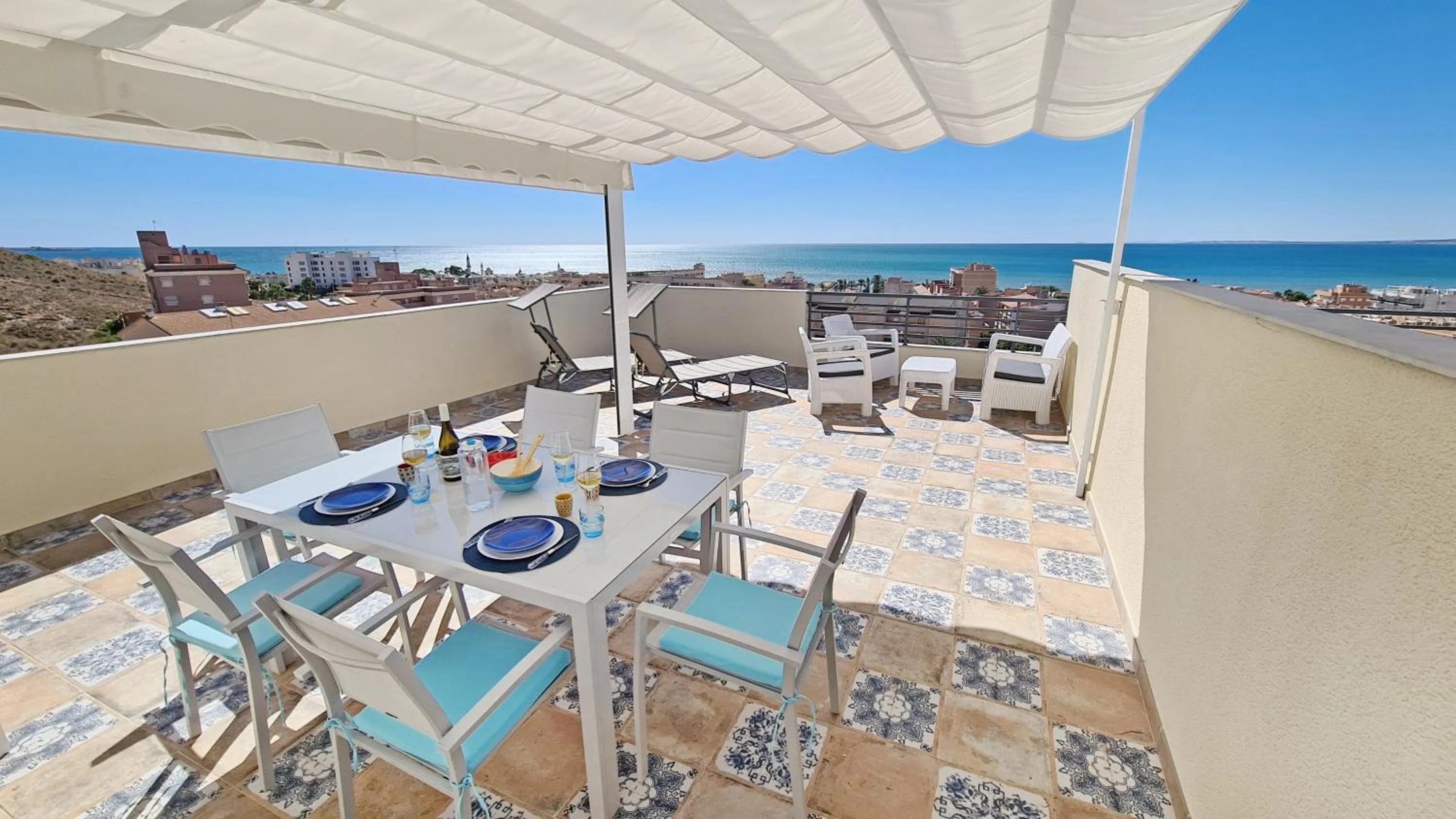 Balcony/Terrace in Penthouse with Panoramic View by NRAS
