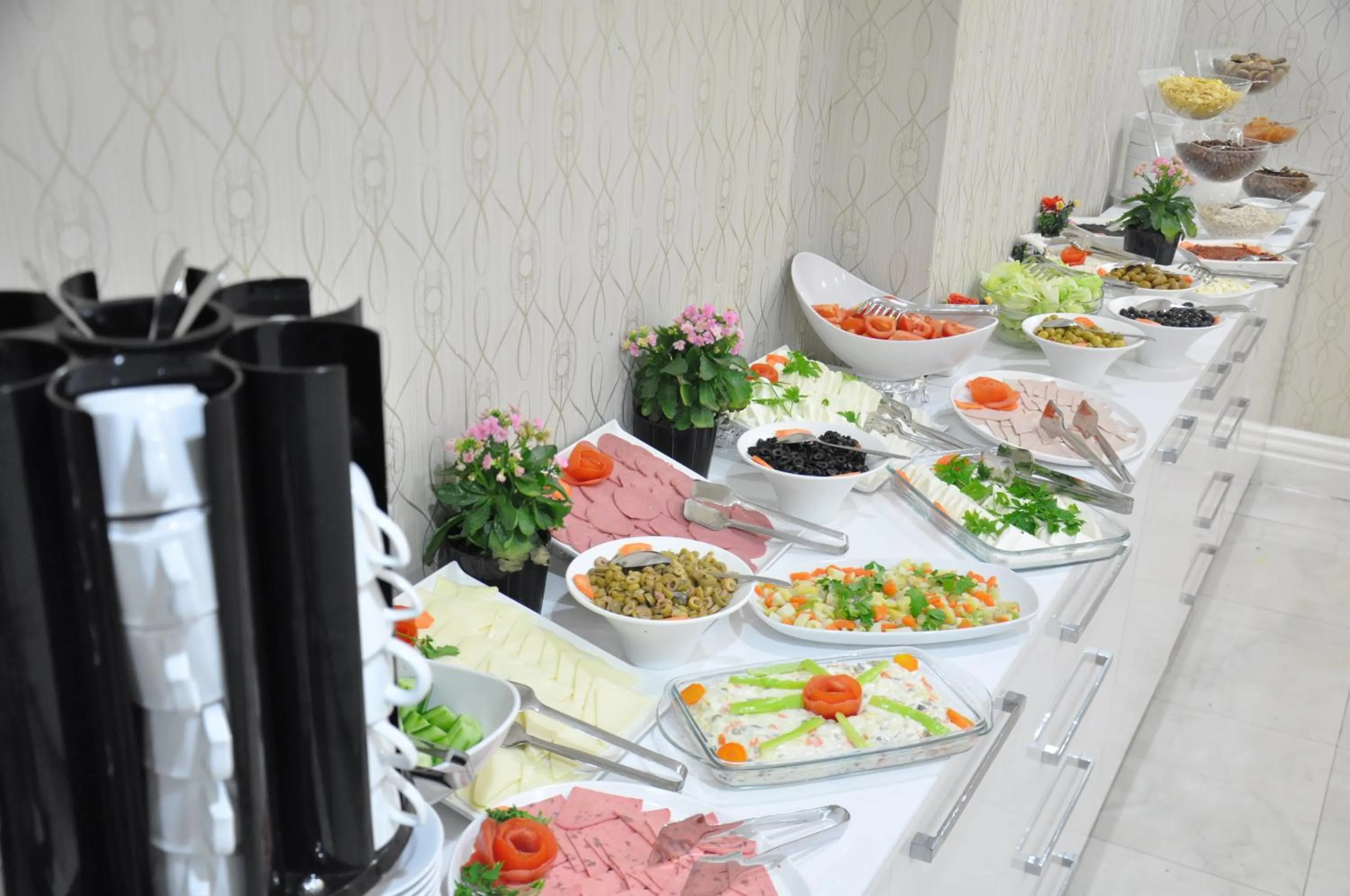Restaurant/places to eat in Taksim Cuento Hotel