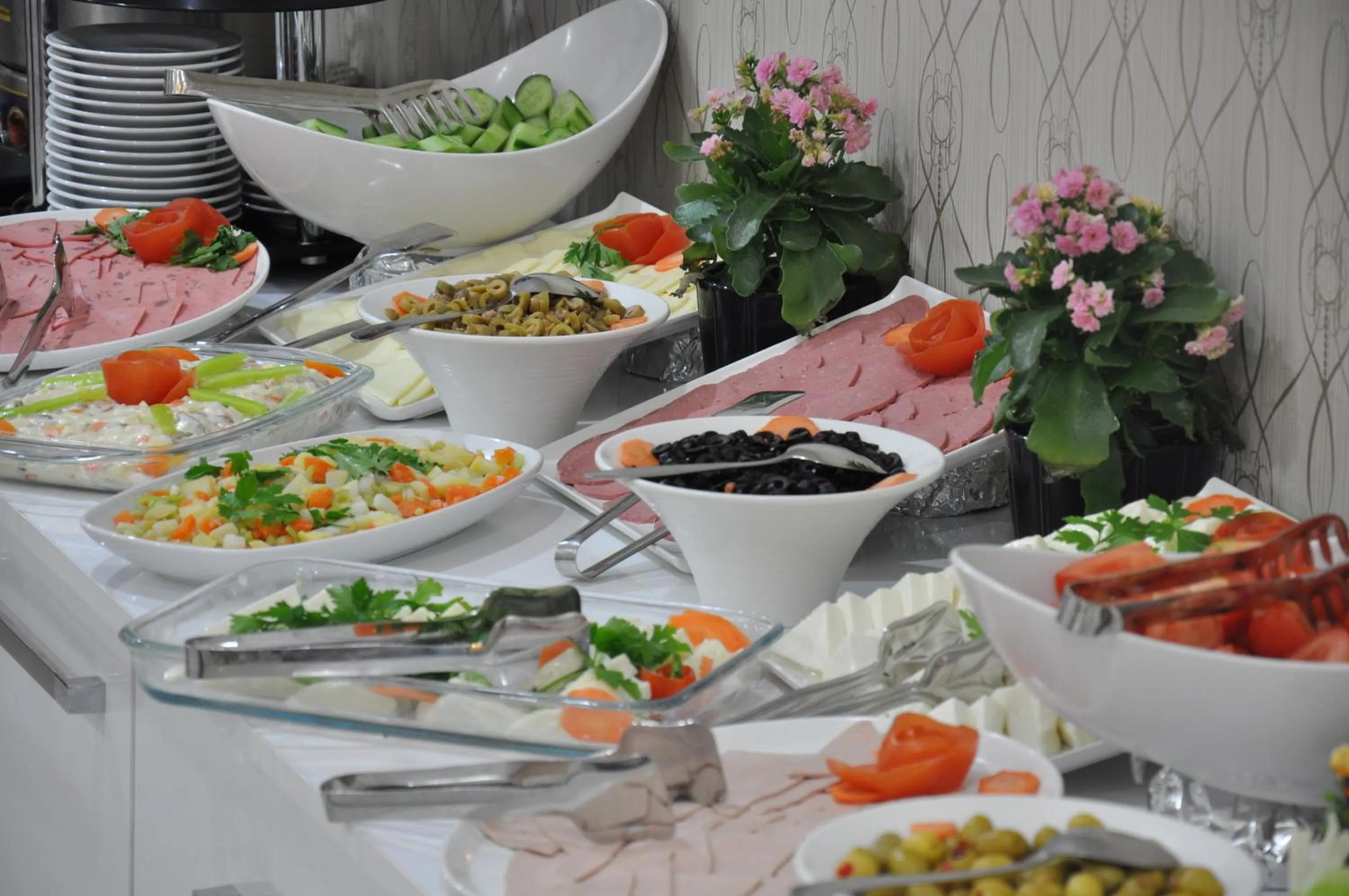 Restaurant/places to eat in Taksim Cuento Hotel