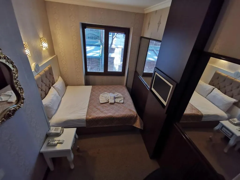 Bedroom, Bed in Taksim Cuento Hotel