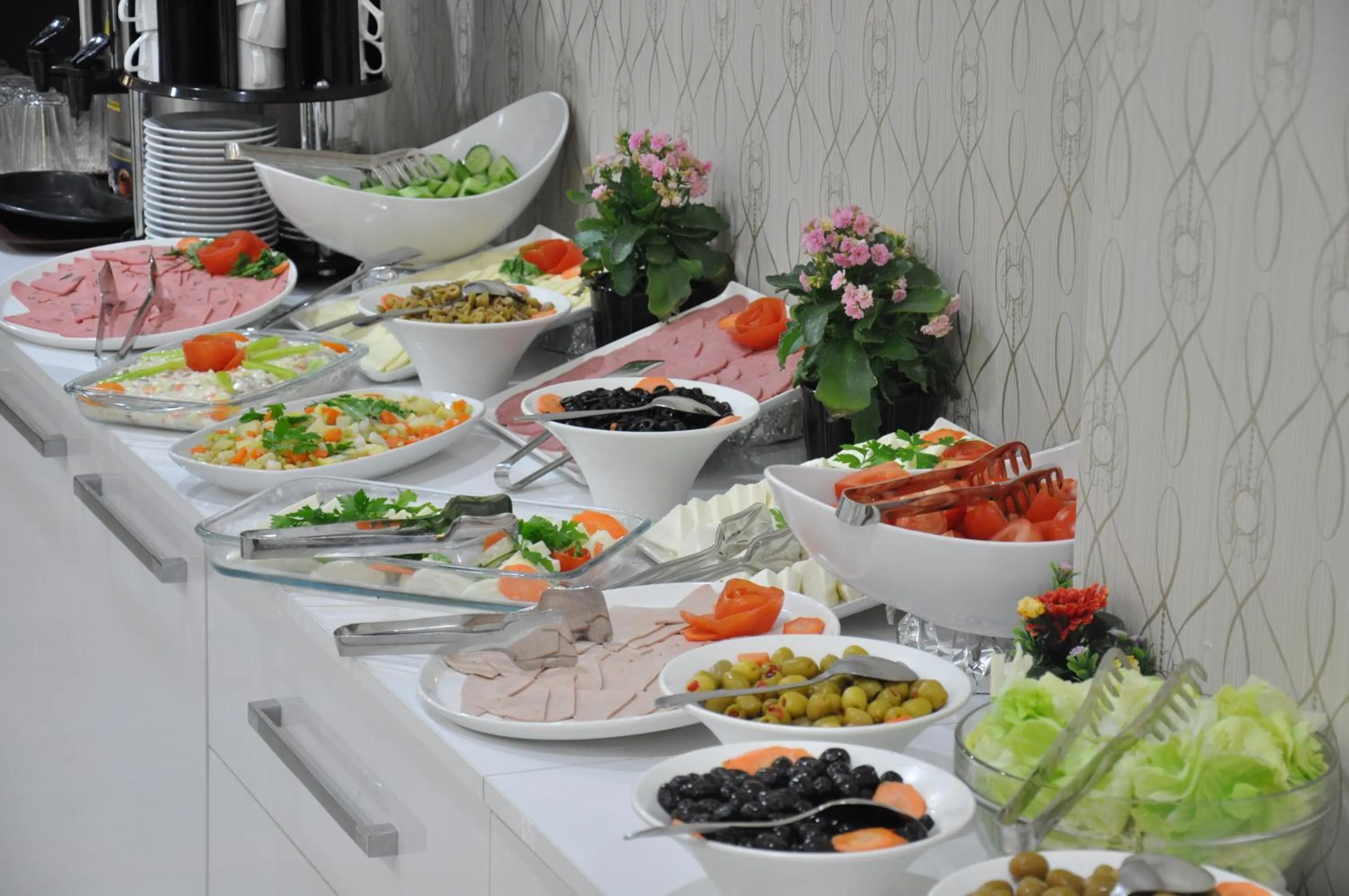 Restaurant/places to eat in Taksim Cuento Hotel