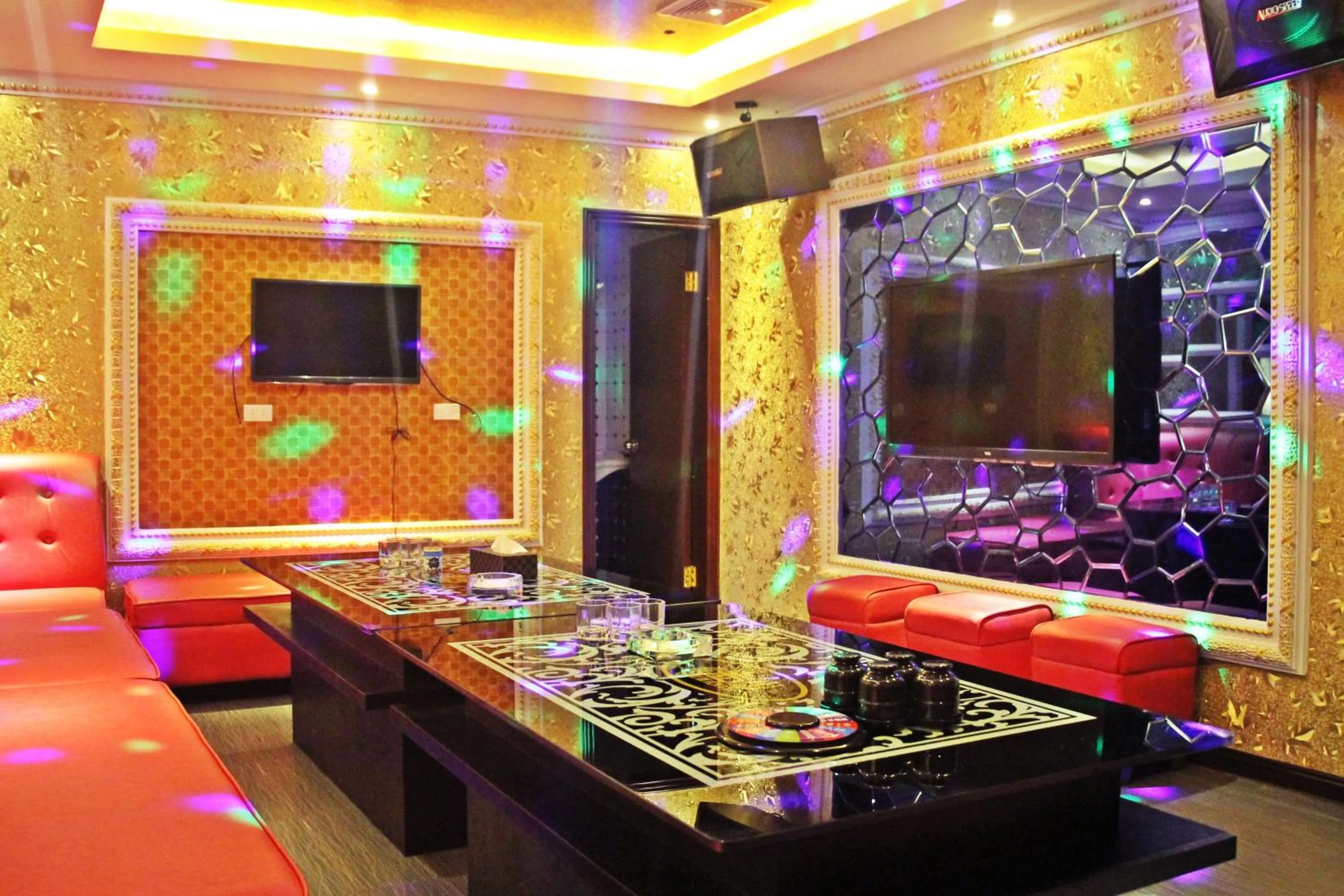 Karaoke in Dela Chambre Hotel