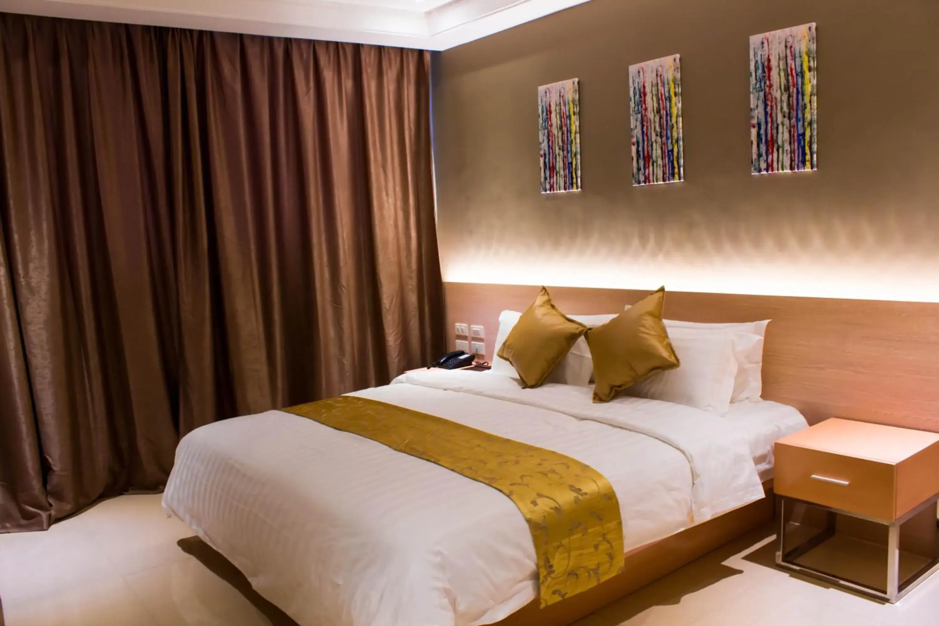 Junior Queen Suite in Dela Chambre Hotel Junior Queen Suite in Dela Chambre Hotel