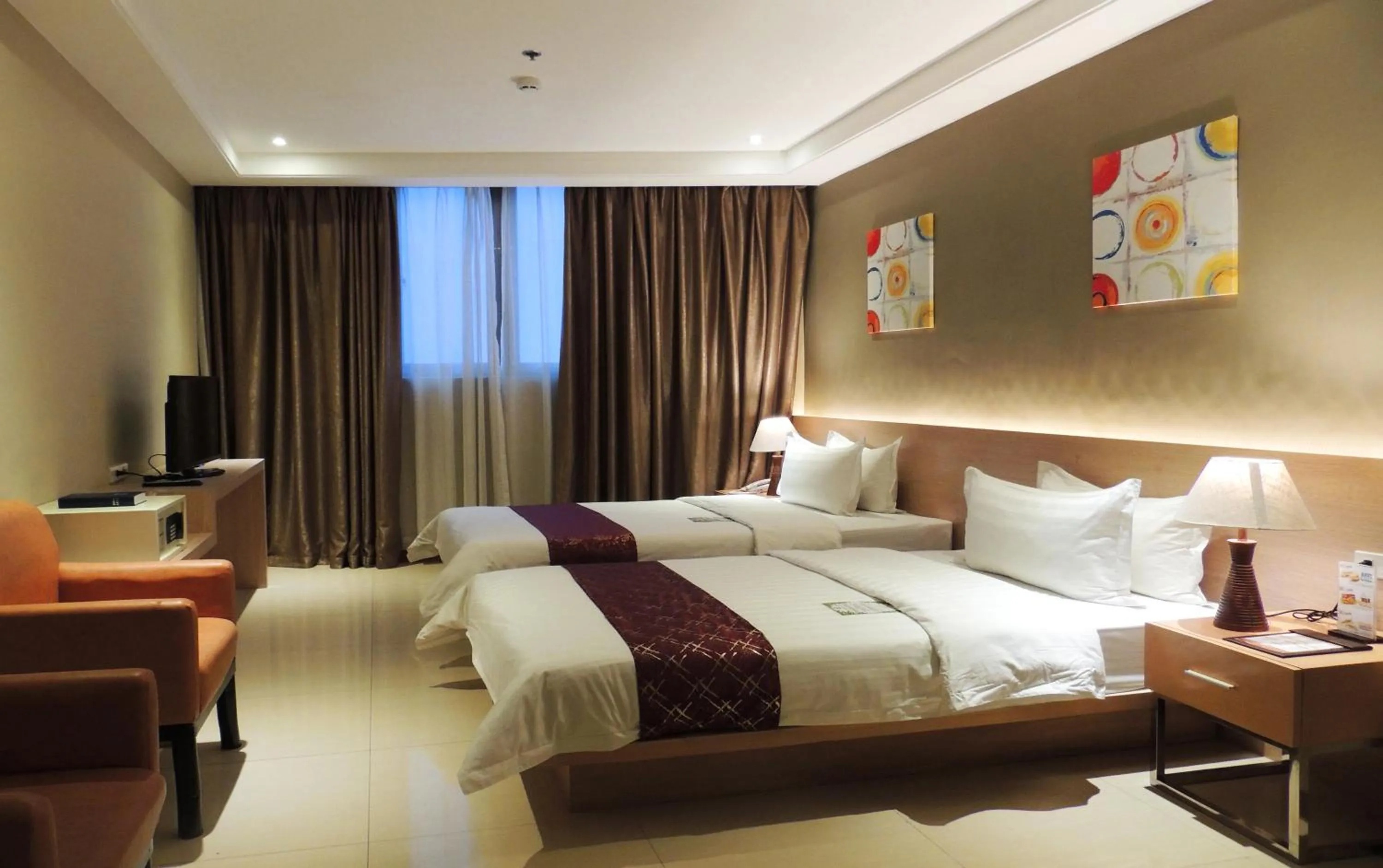 Photo of the whole room, Bed in Dela Chambre Hotel