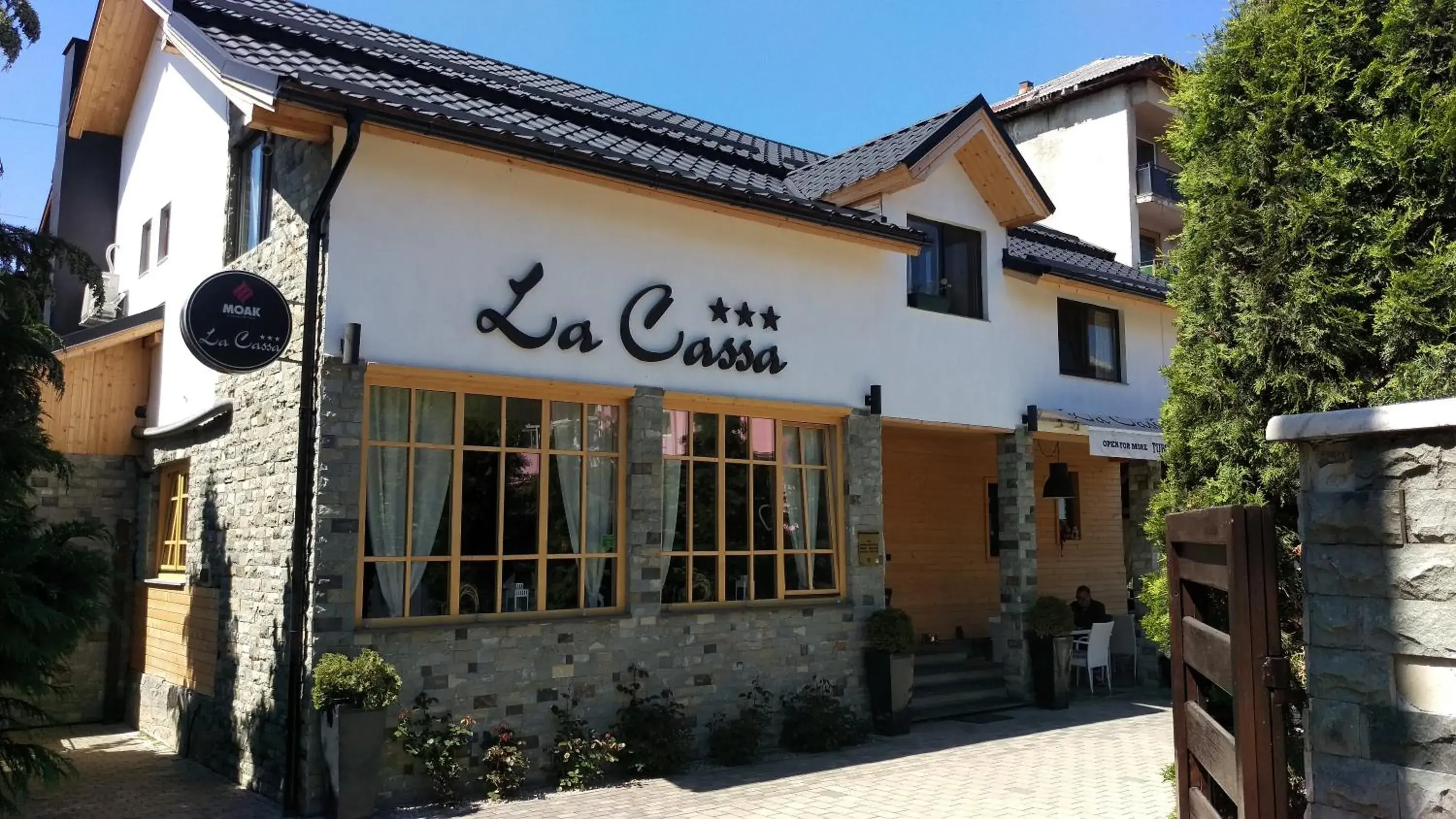 Pensiune Restaurant La Cassa Pensiune Restaurant La Cassa
