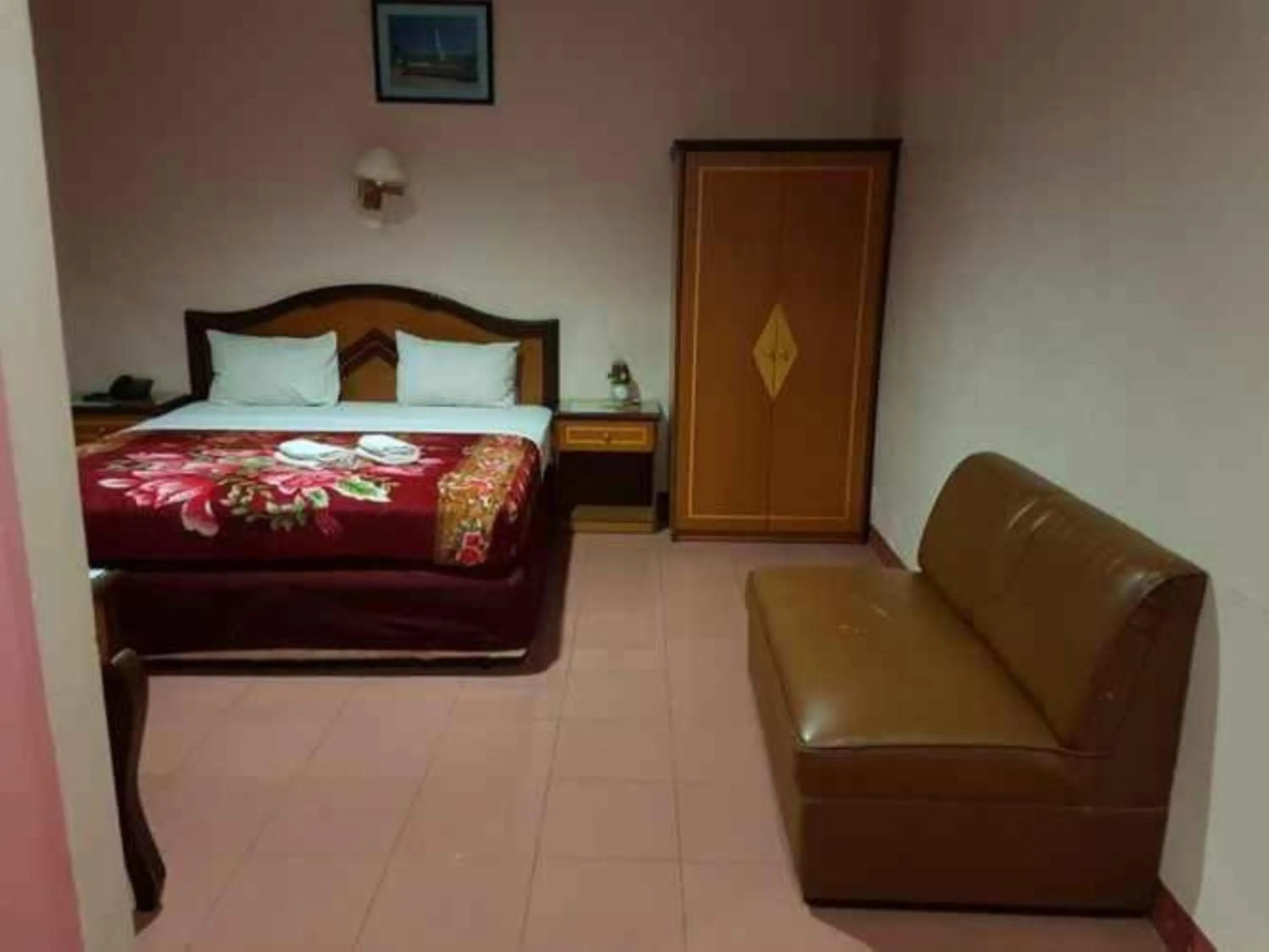 Bedroom, Bed in Hotel Parewisata