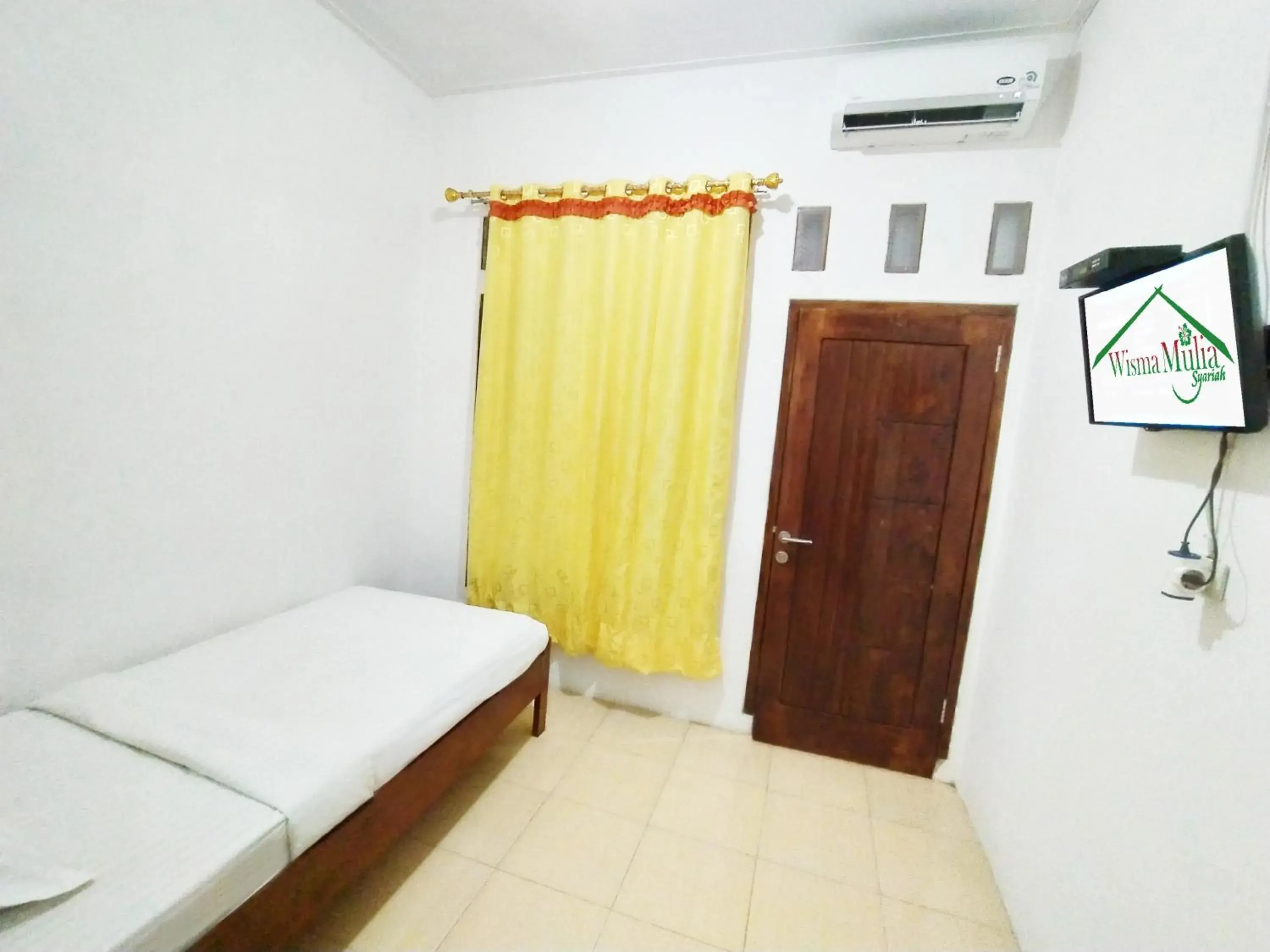 Toilet, Bed in Wisma Mulia Syariah Bandar Lampung Toilet, Bed in Wisma Mulia Syariah Bandar Lampung