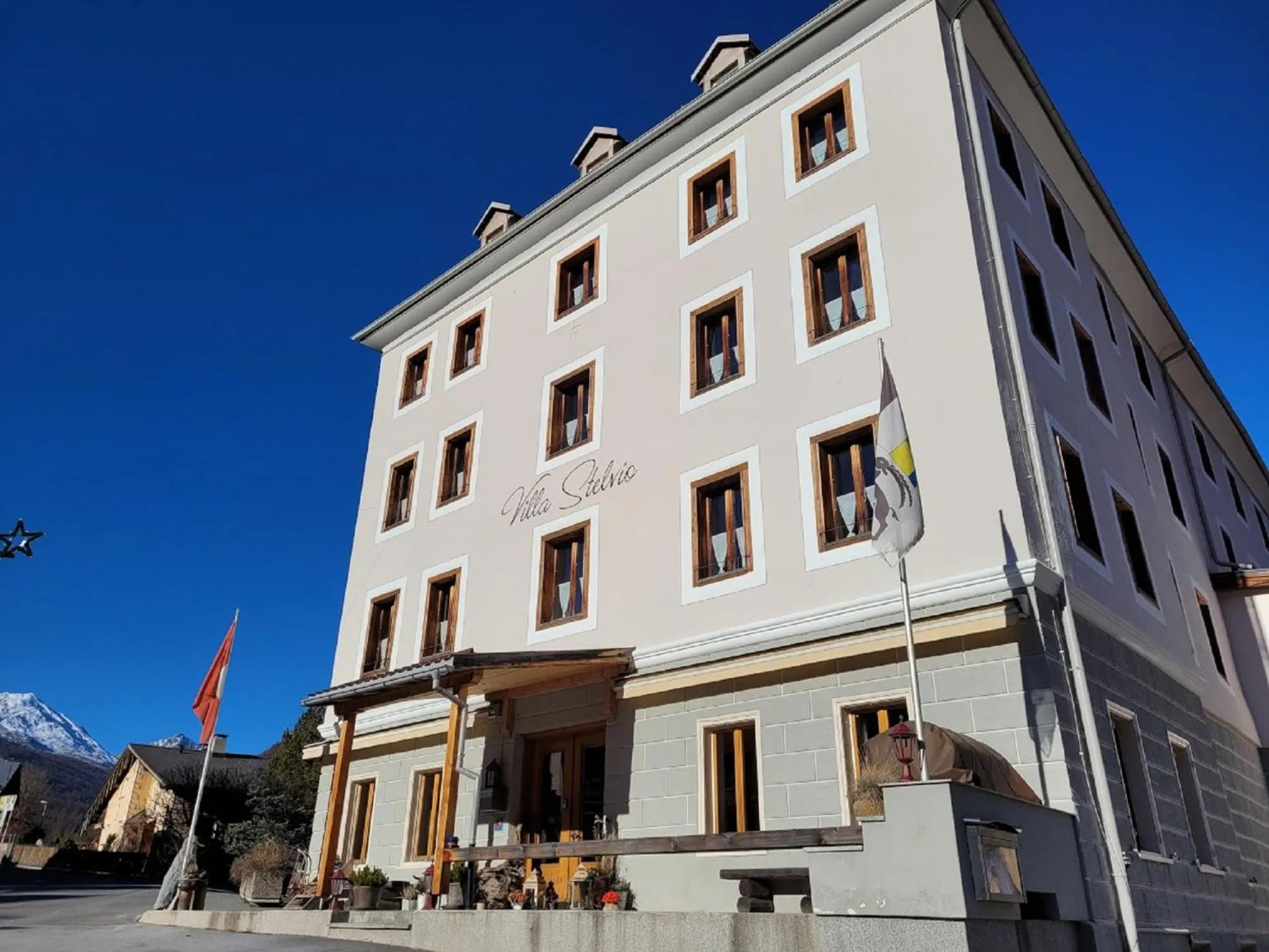 Facade/entrance in B&B Villa Stelvio