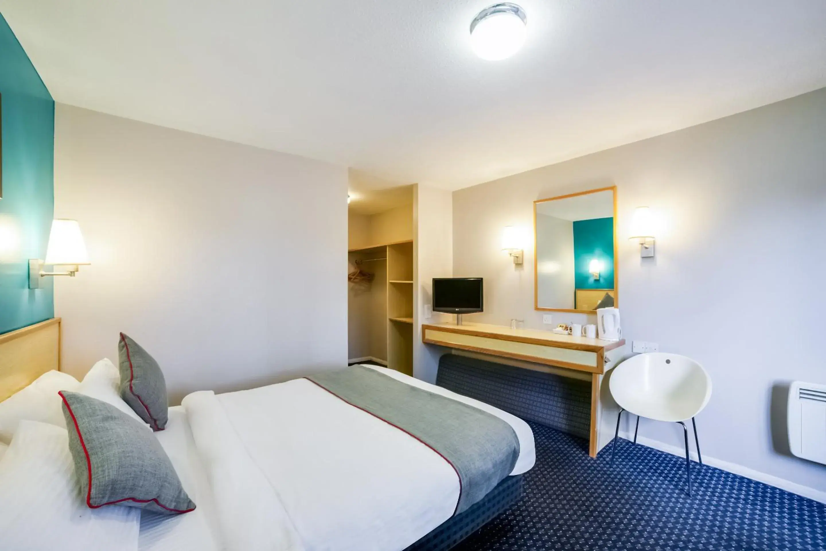 Deluxe Triple Room in OYO Sunrise Hotel, A46 N Leicester Deluxe Triple Room in OYO Sunrise Hotel, A46 N Leicester