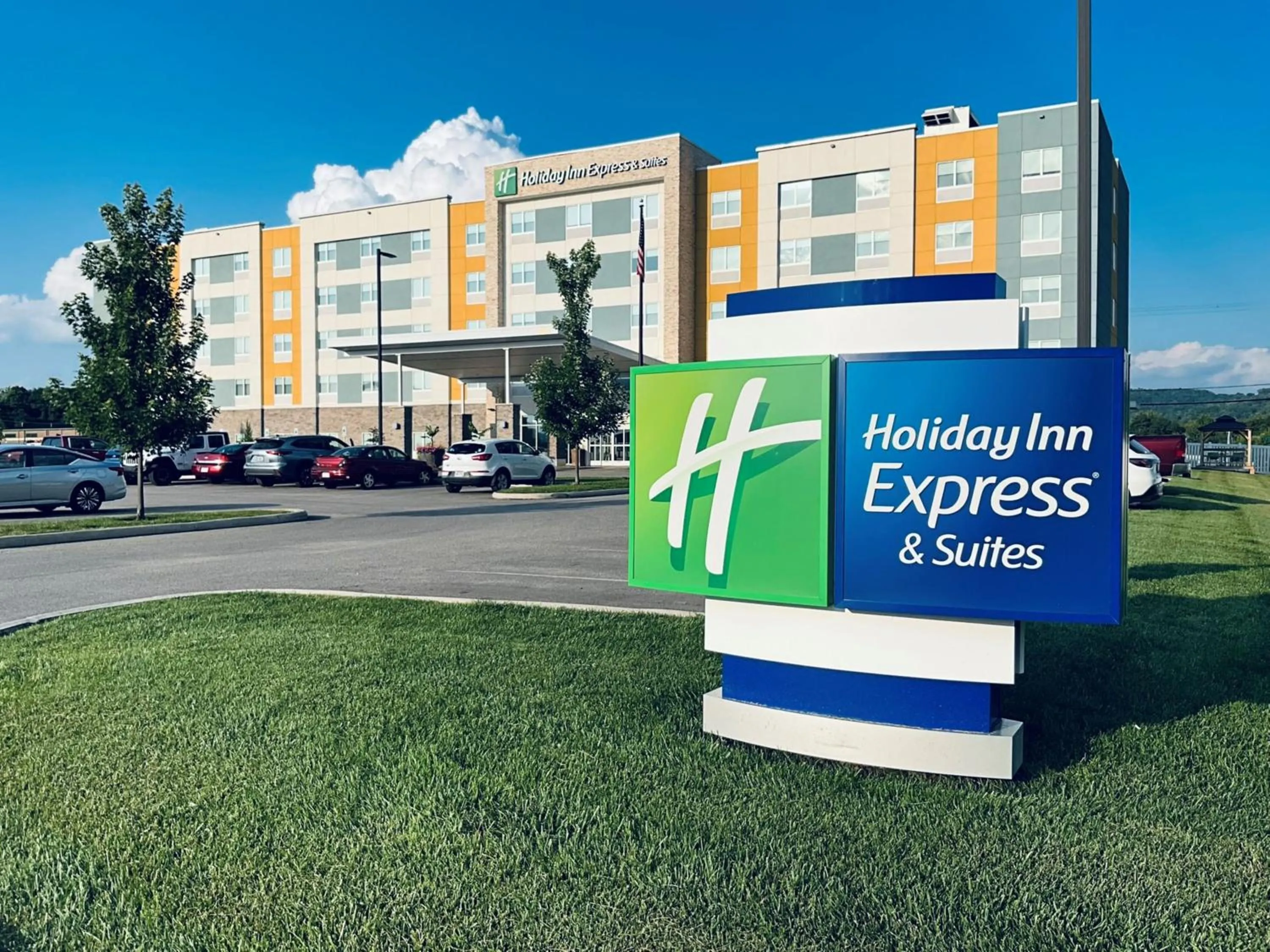 Property building in Holiday Inn Express & Suites - Moundsville by IHG