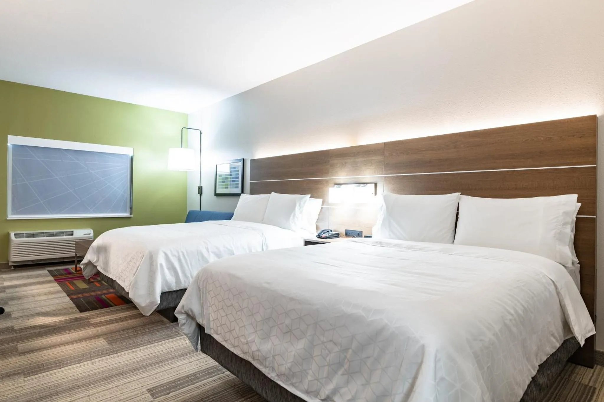 Bedroom, Bed in Holiday Inn Express & Suites - Moundsville by IHG