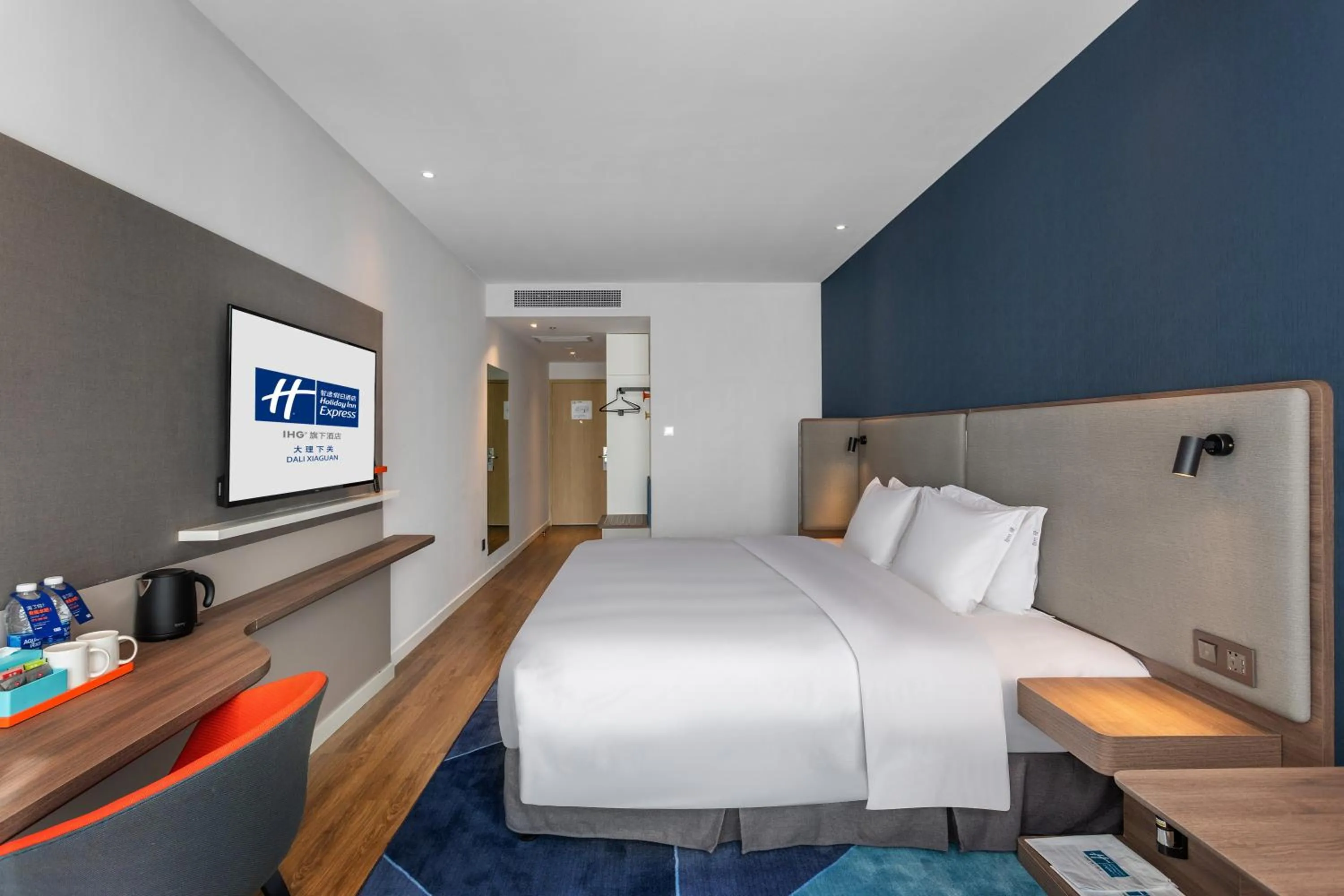 Photo of the whole room, Bed in Holiday Inn Express Dali Xiaguan by IHG