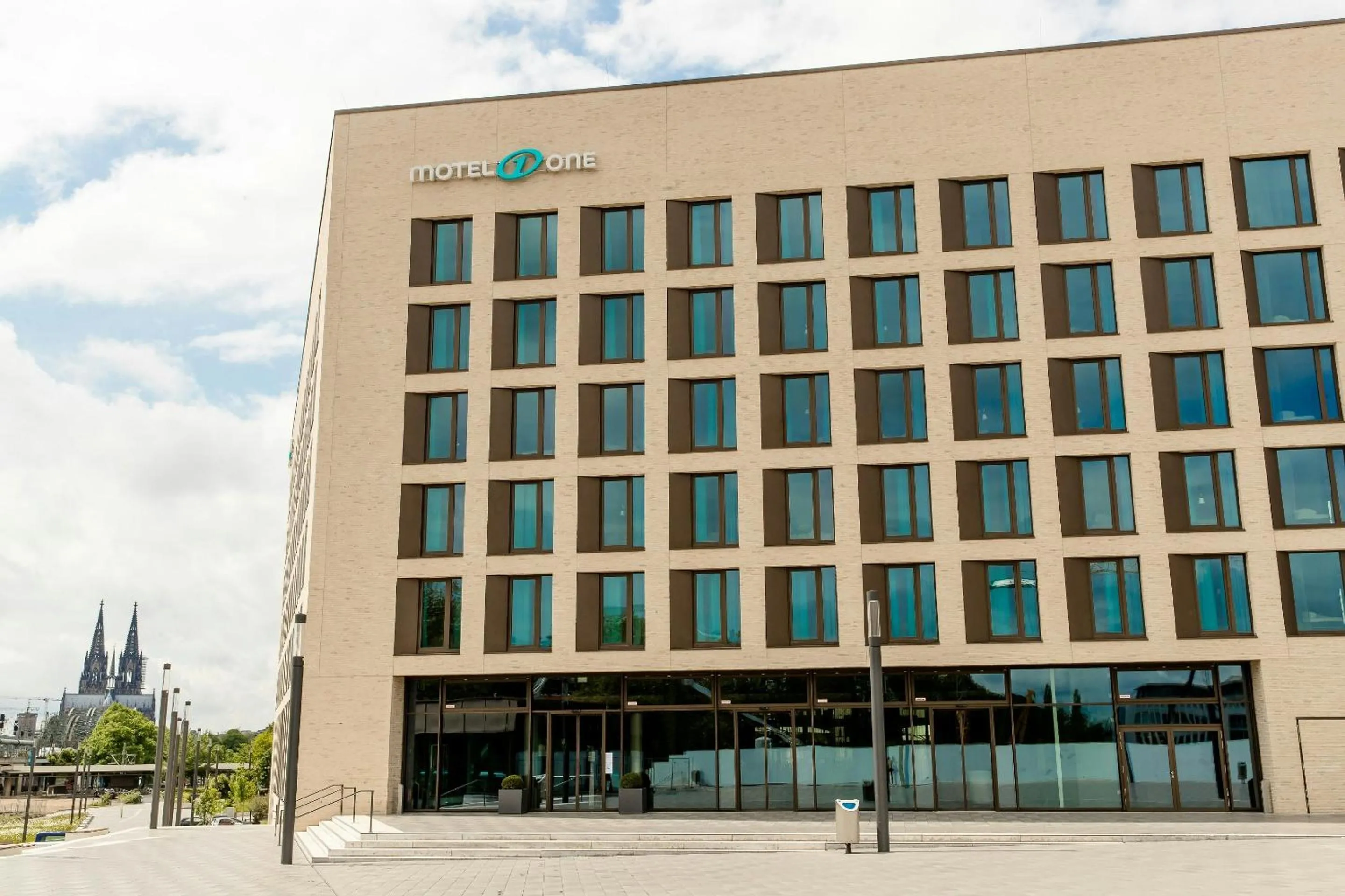 Facade/entrance in Motel One Köln-Messe