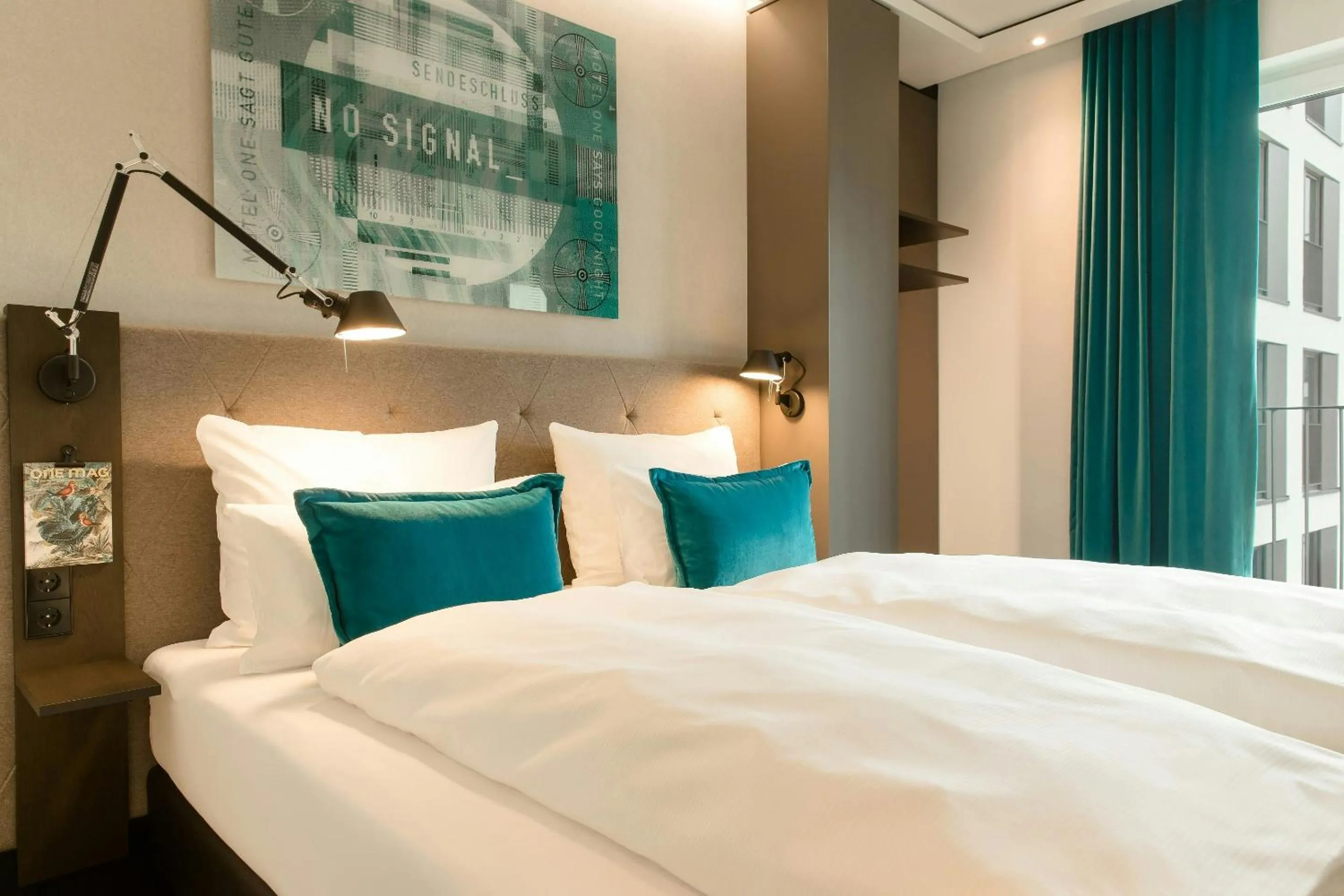 Photo of the whole room, Bed in Motel One Köln-Messe