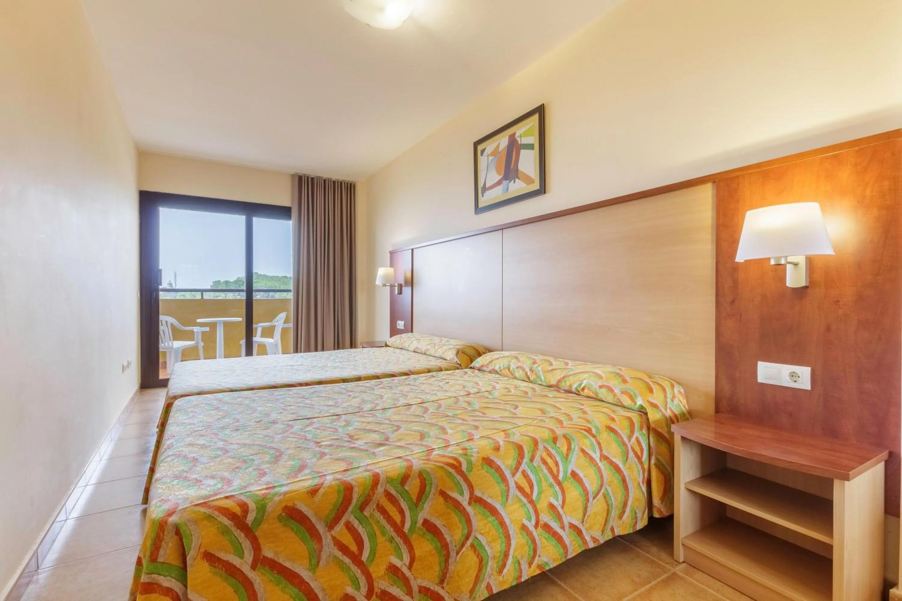 Photo of the whole room, Bed in Apartamentos Best Alcazar