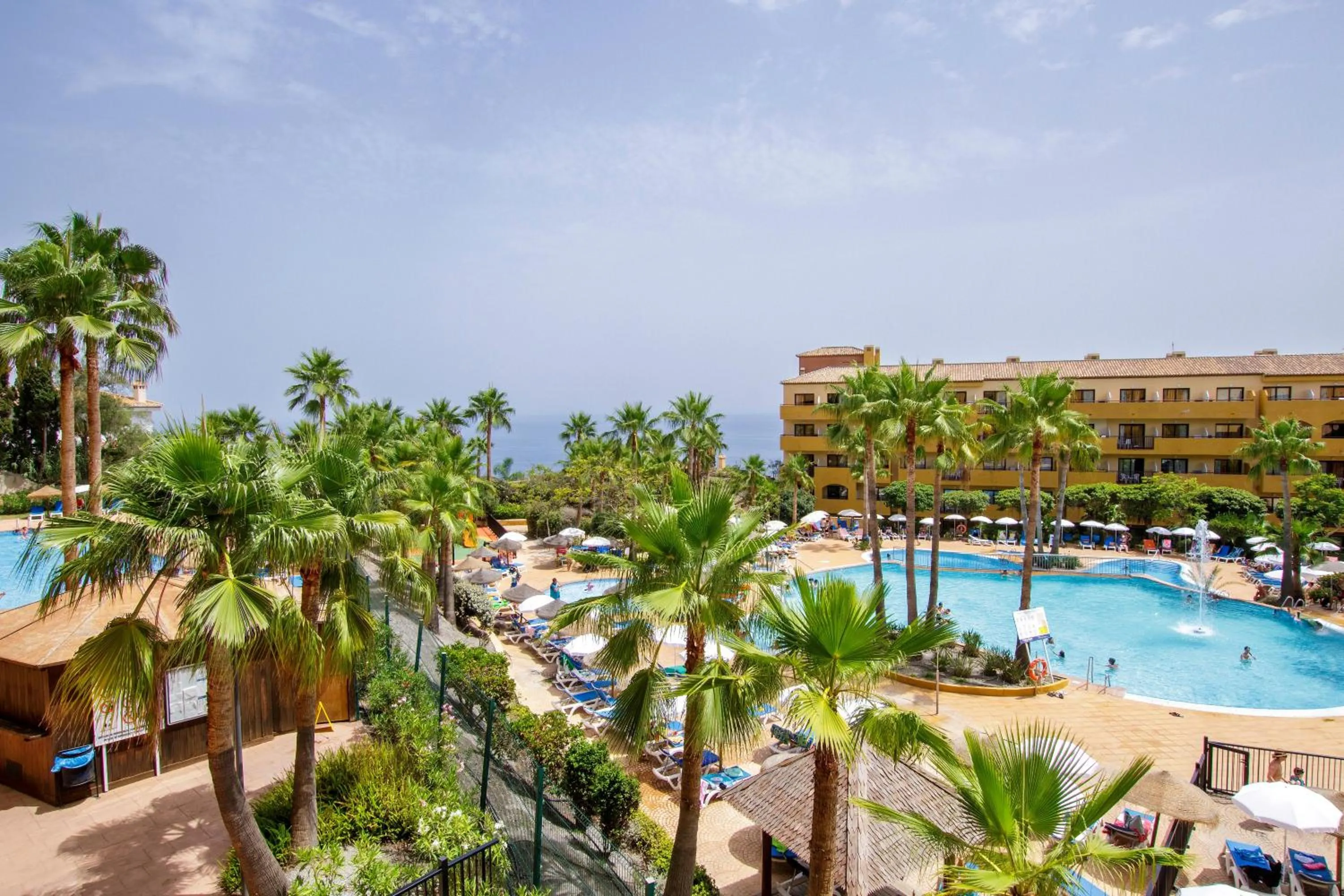 Swimming pool in Apartamentos Best Alcazar