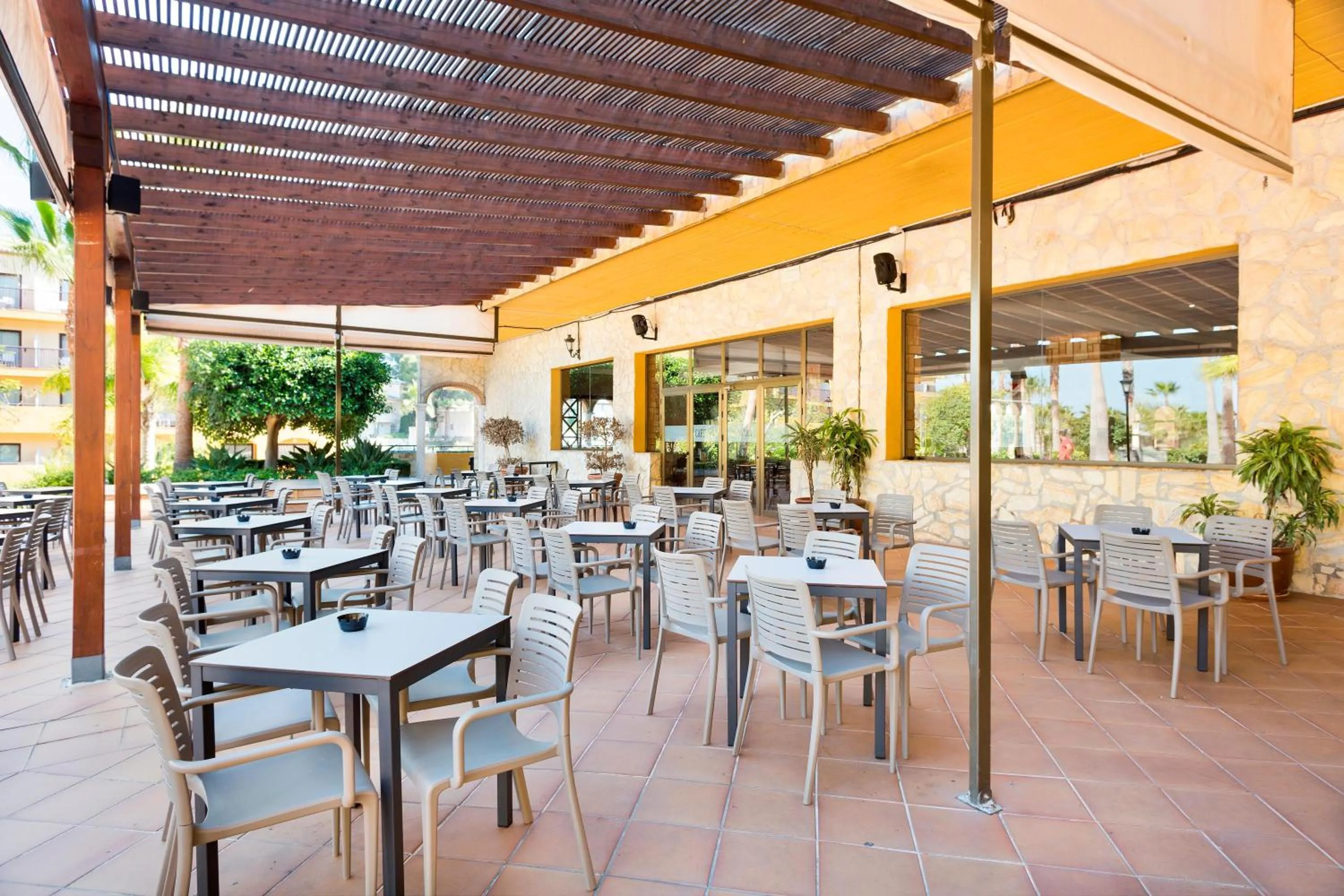 Lounge or bar in Apartamentos Best Alcazar