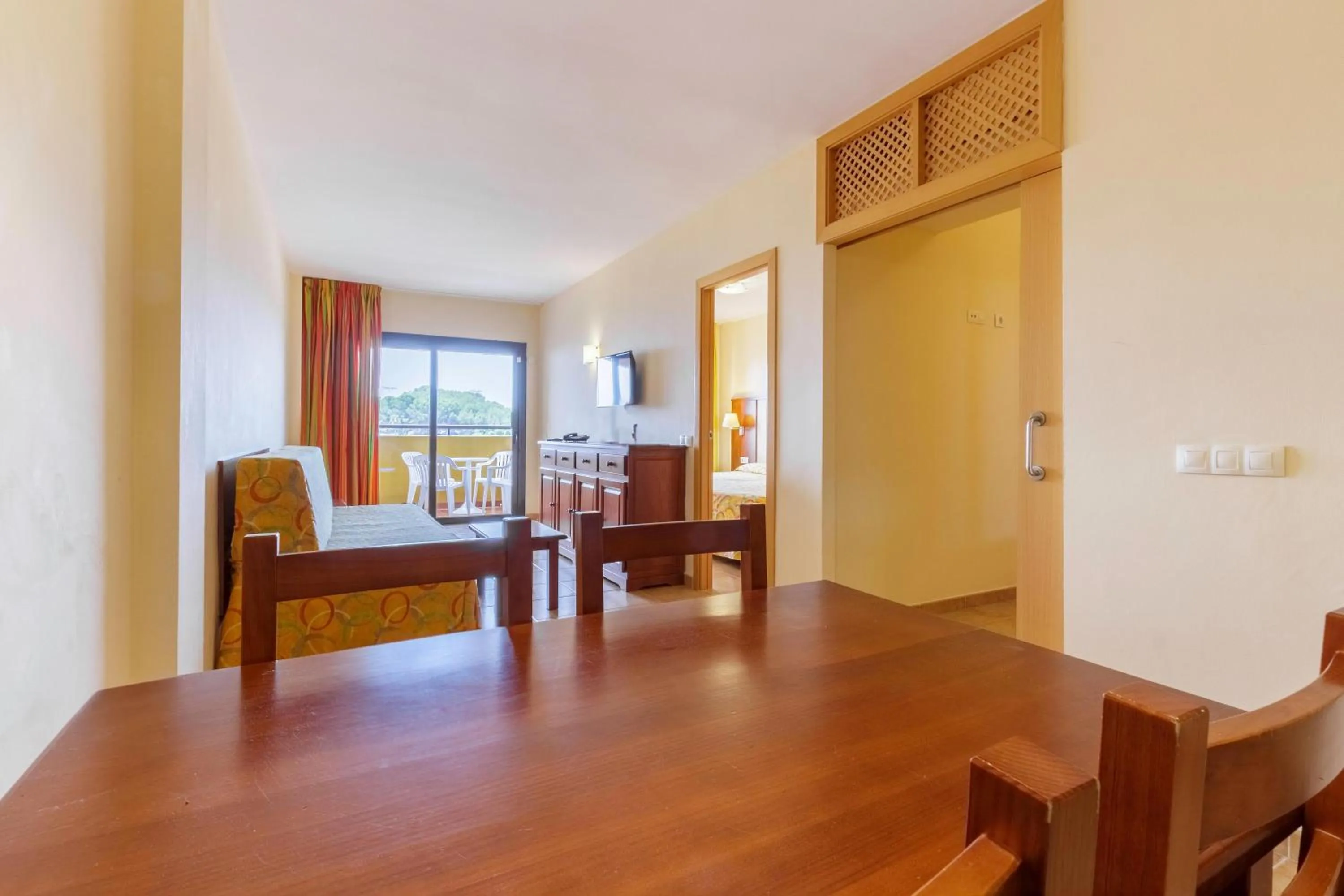 Photo of the whole room in Apartamentos Best Alcazar