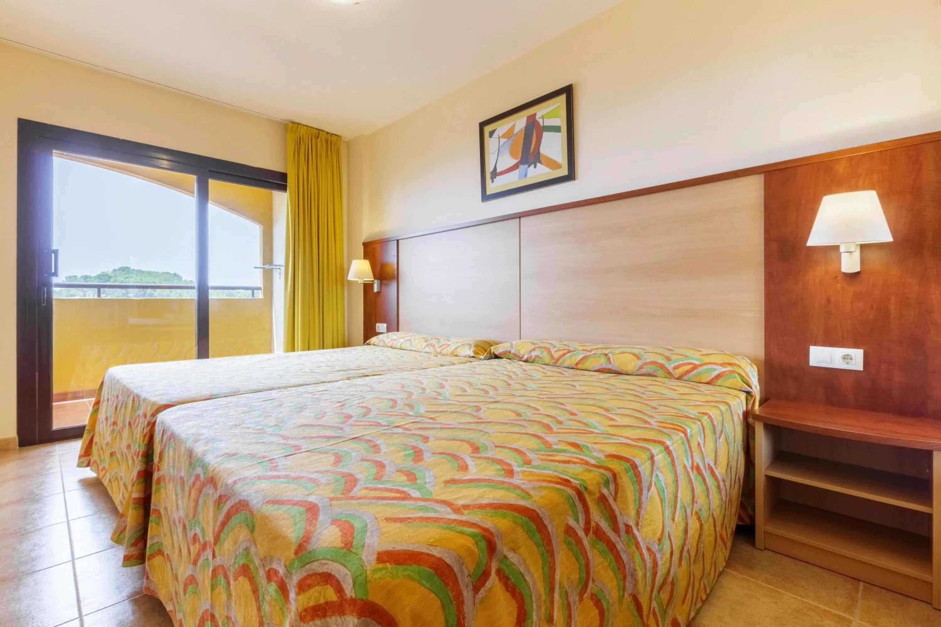 Photo of the whole room, Bed in Apartamentos Best Alcazar