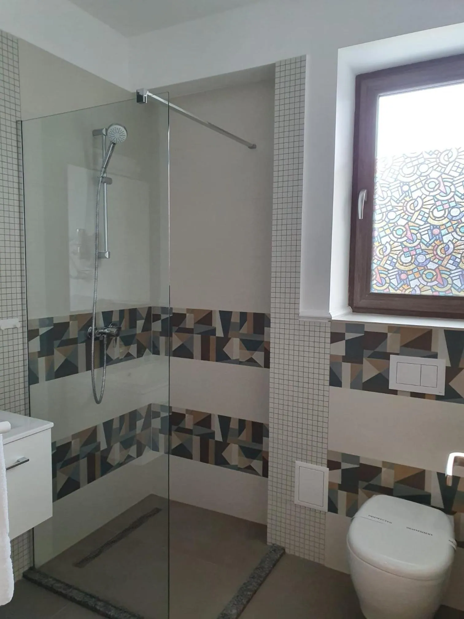 Shower in Hotel Scapino