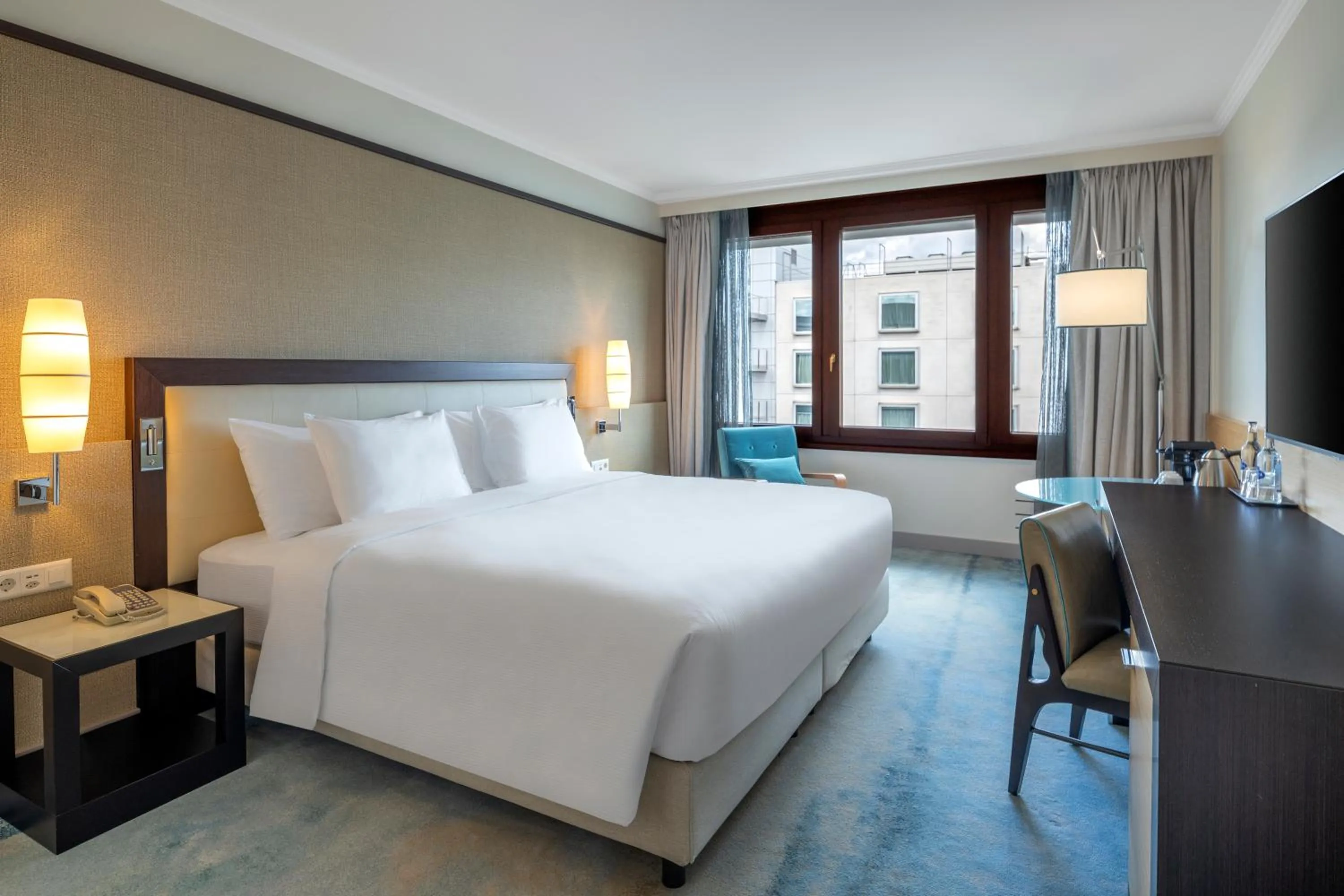 Bedroom, Bed in Hilton Geneva Hotel and Conference Centre