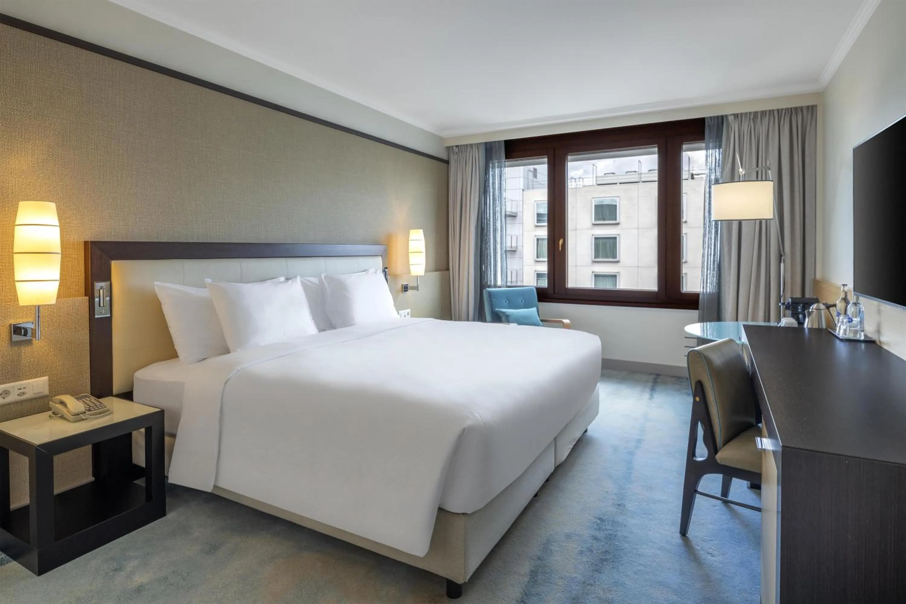 Bed in Hilton Geneva Hotel and Conference Centre