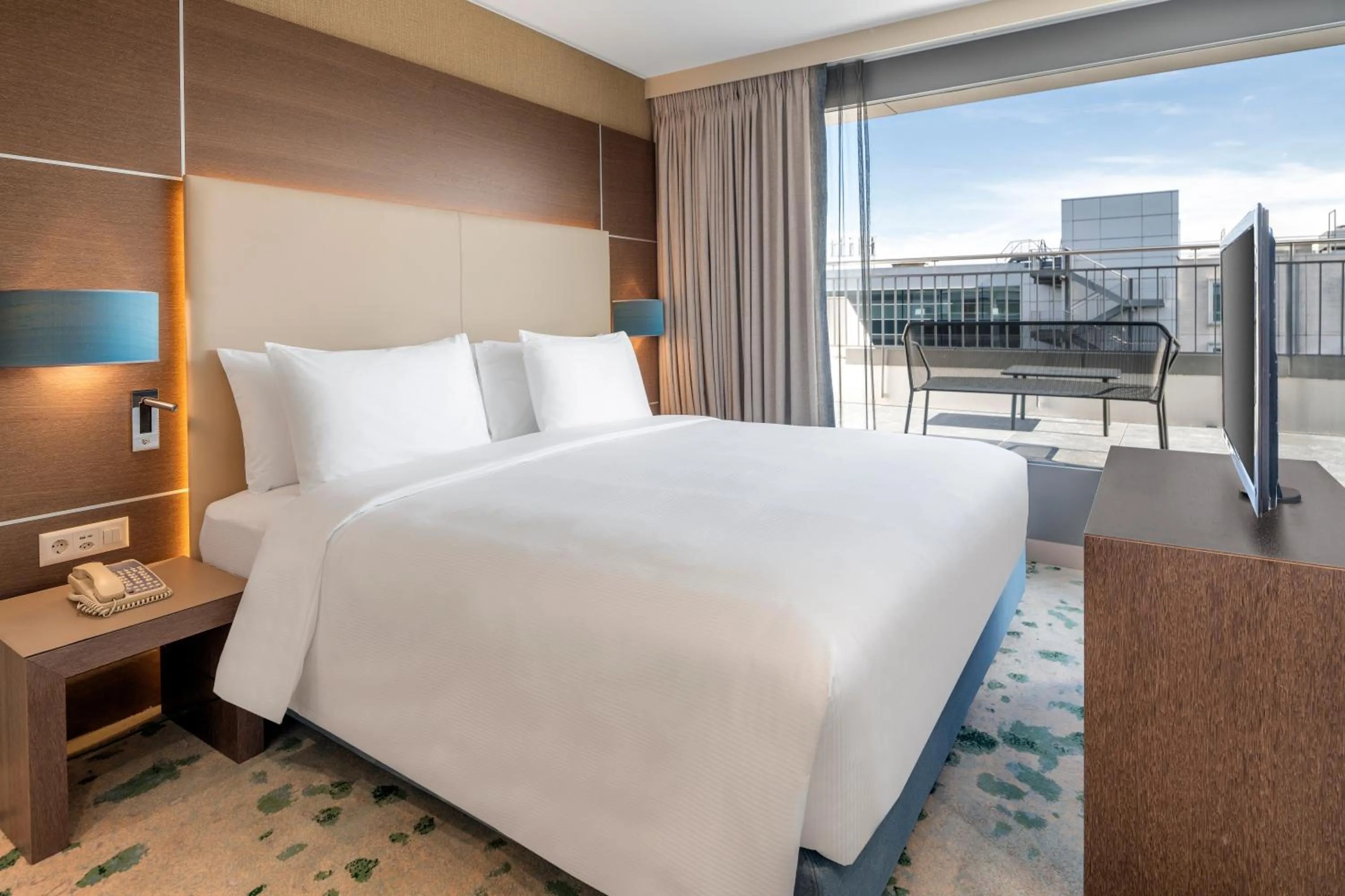 Bedroom, Bed in Hilton Geneva Hotel and Conference Centre