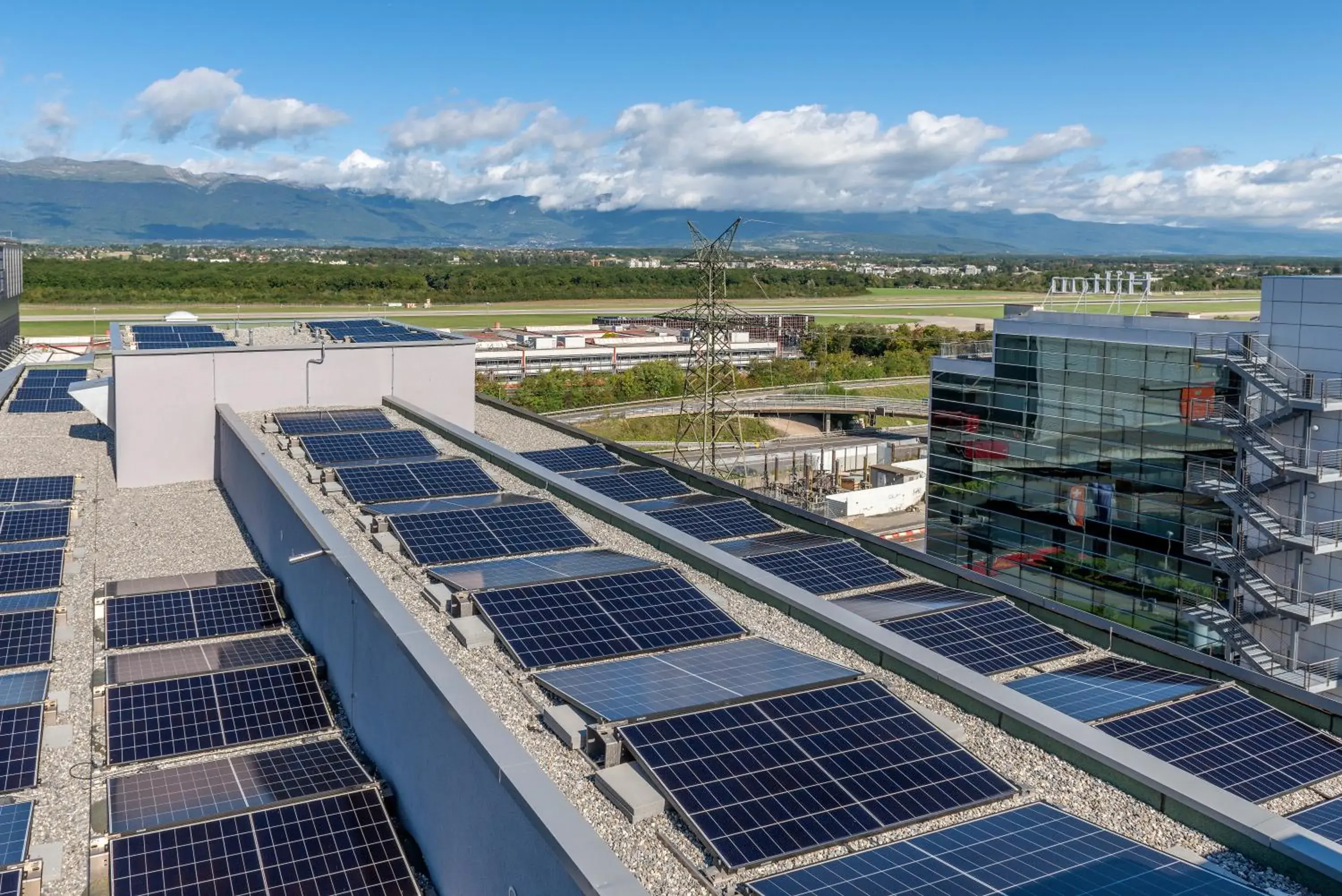 Property building in Hilton Geneva Hotel and Conference Centre Property building in Hilton Geneva Hotel and Conference Centre