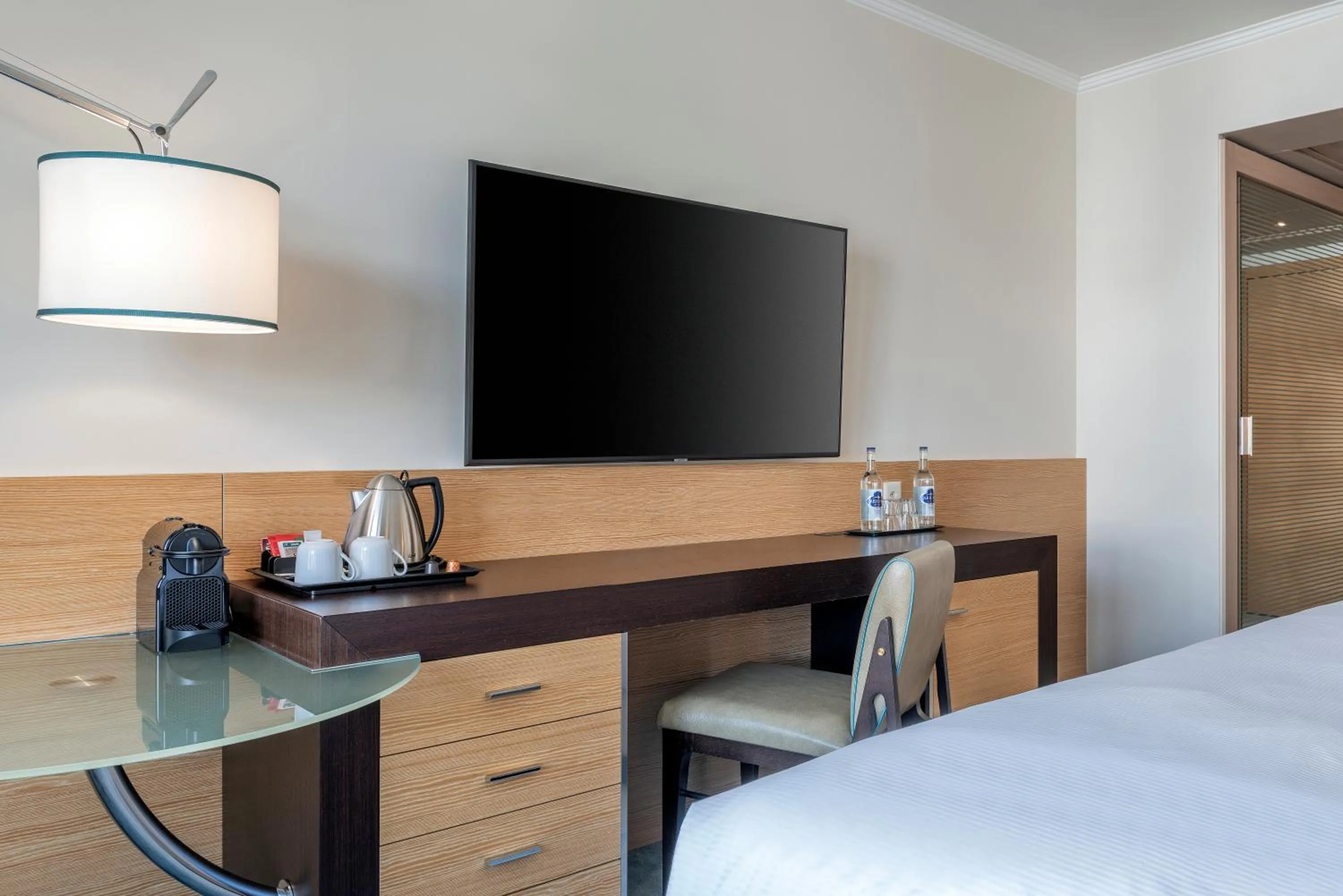 Bedroom, Bed in Hilton Geneva Hotel and Conference Centre