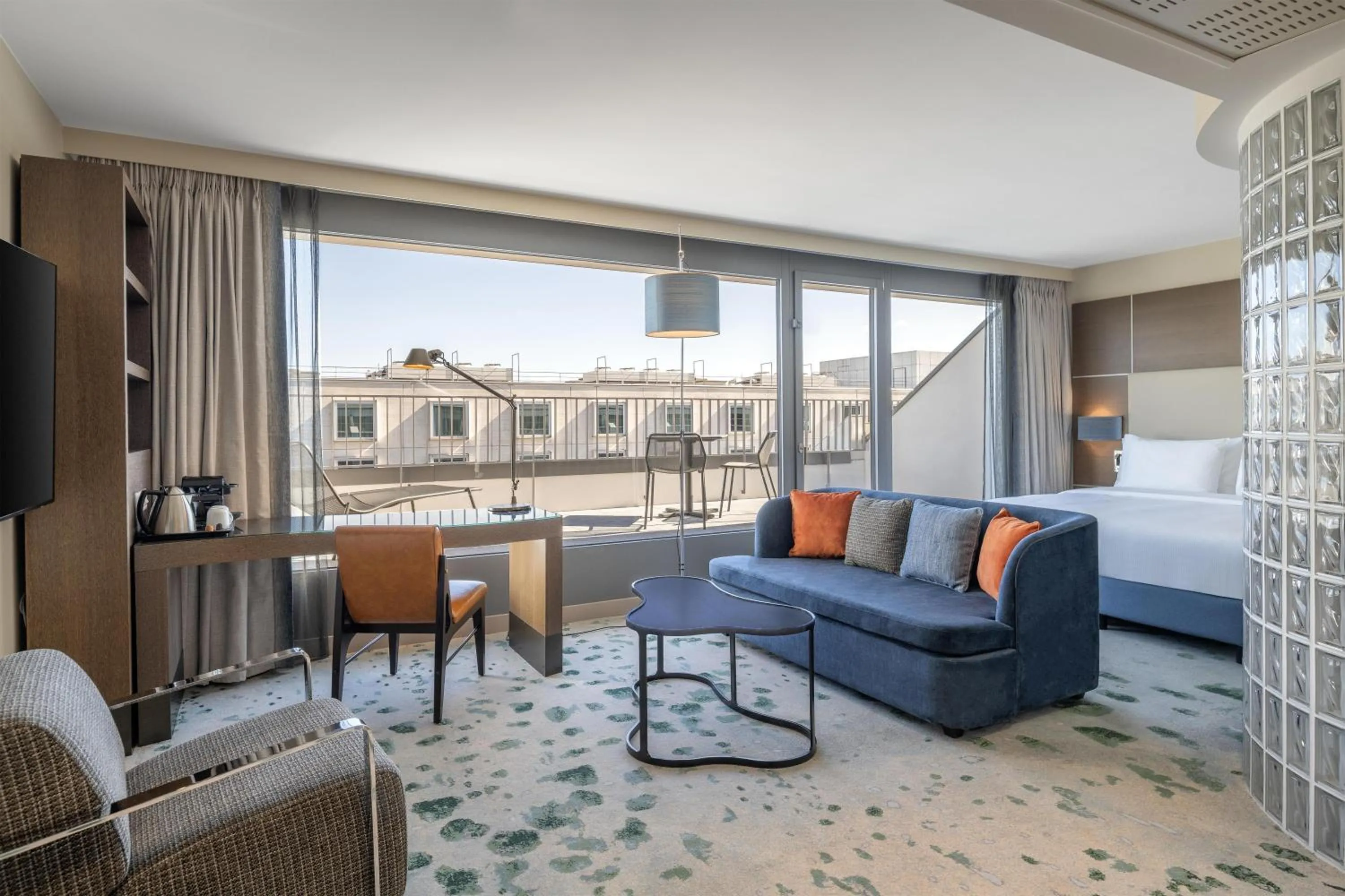 Living room in Hilton Geneva Hotel and Conference Centre