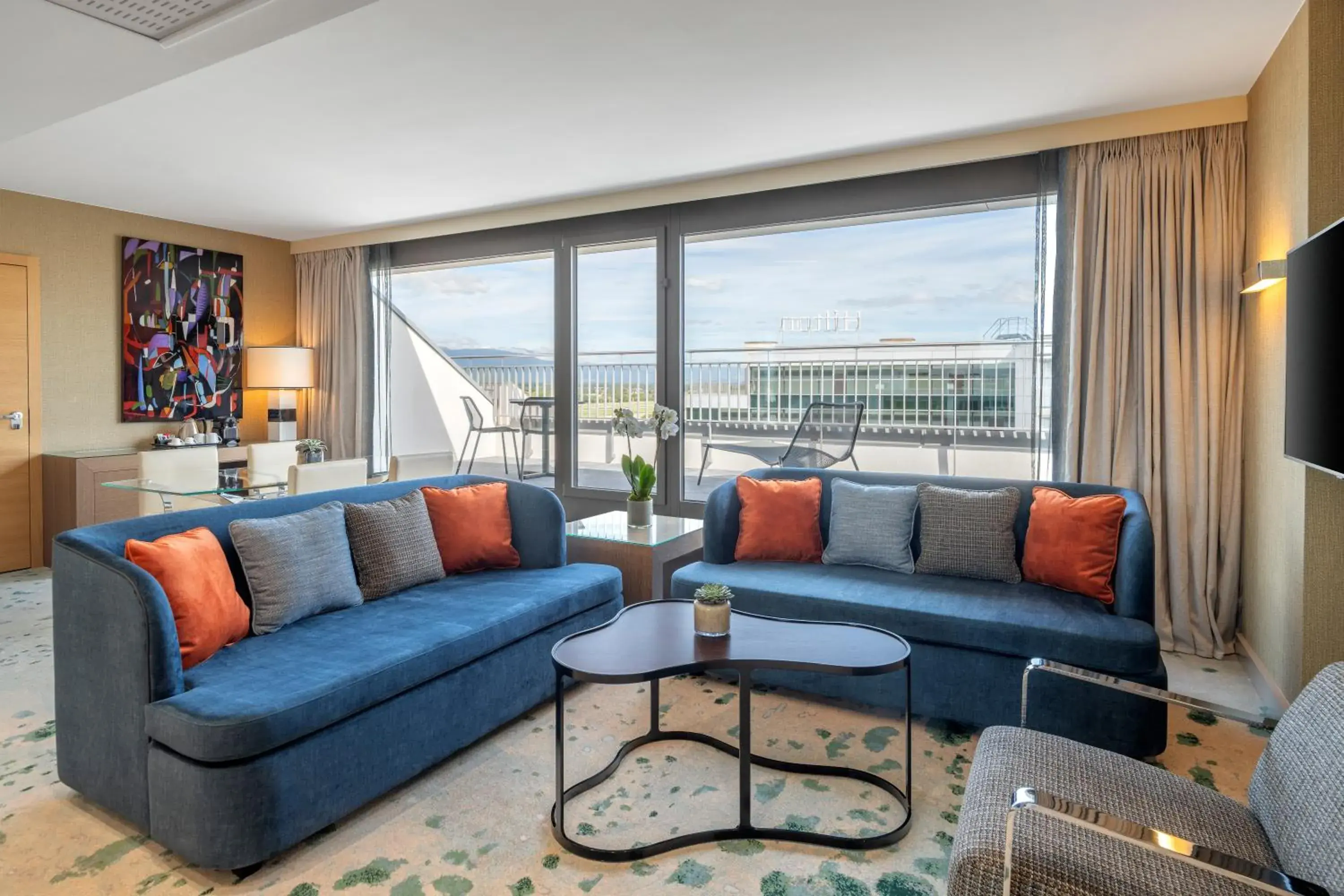 Living room in Hilton Geneva Hotel and Conference Centre Living room in Hilton Geneva Hotel and Conference Centre