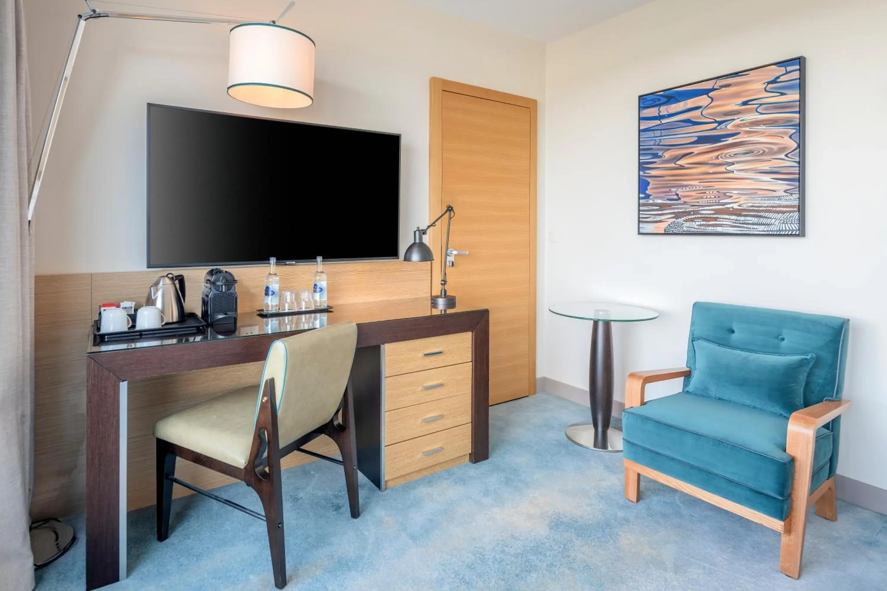 Bedroom in Hilton Geneva Hotel and Conference Centre Bedroom in Hilton Geneva Hotel and Conference Centre