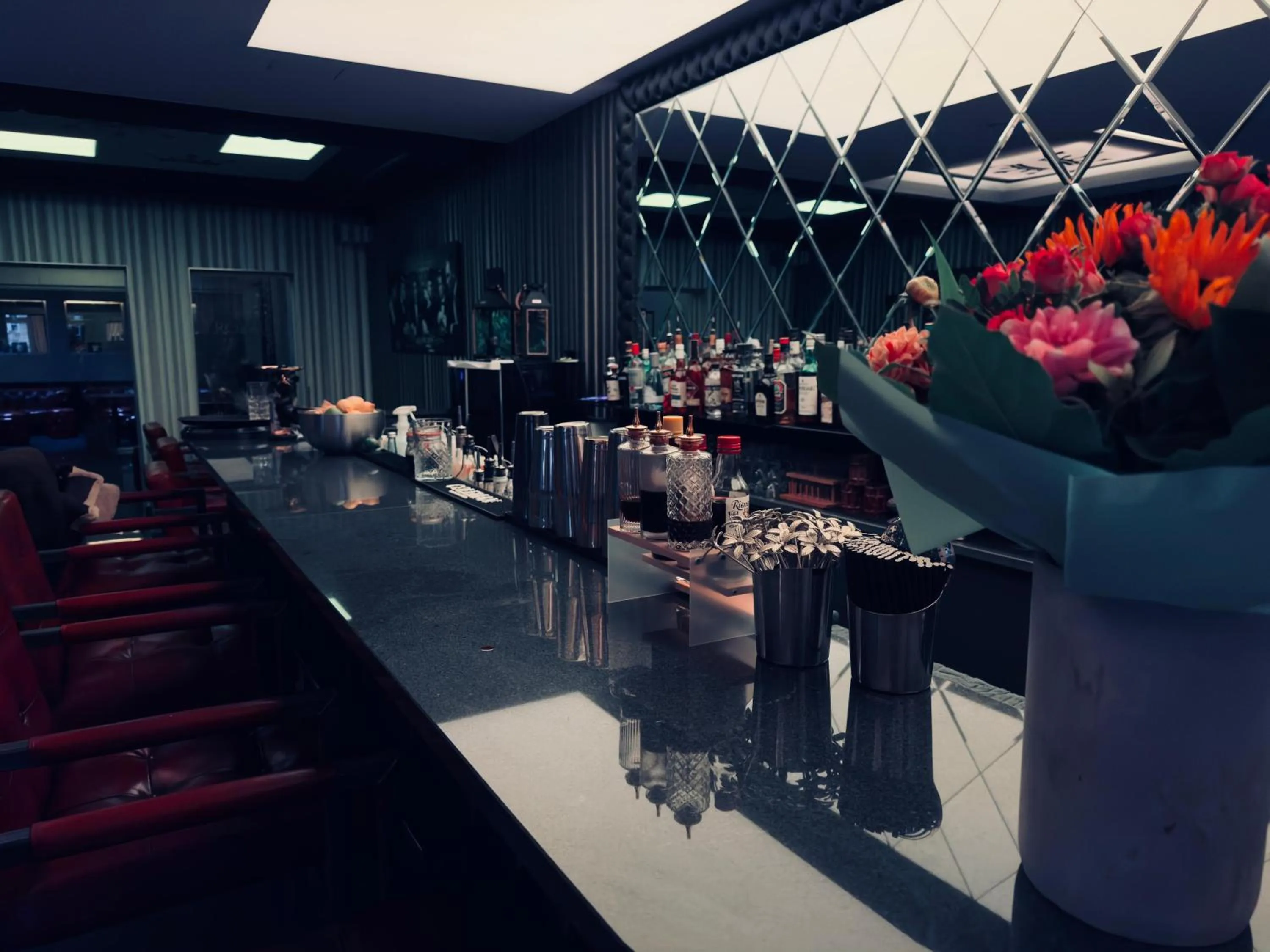 Restaurant/places to eat in Hotel Royal