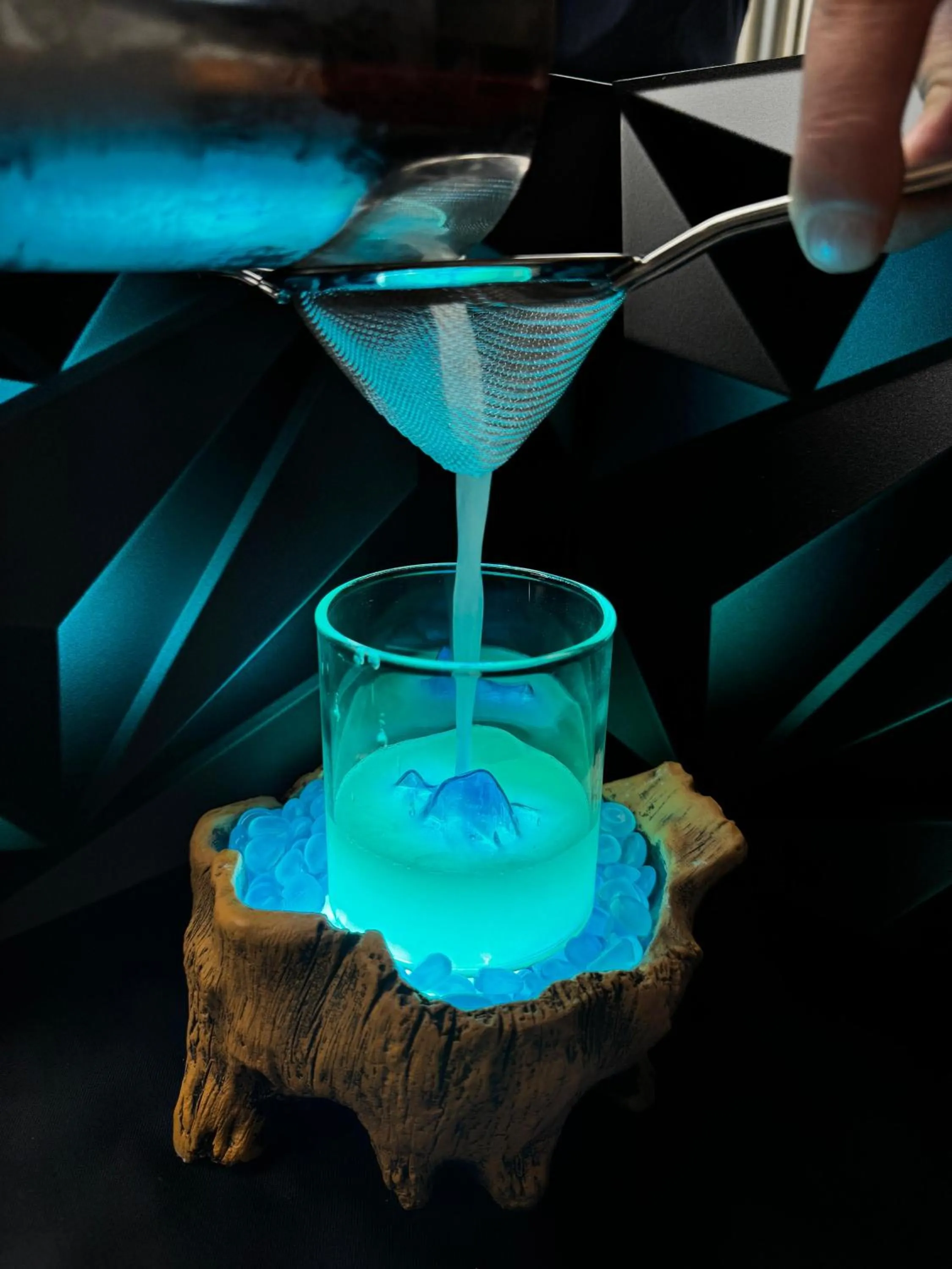 Restaurant/places to eat in Hotel Royal