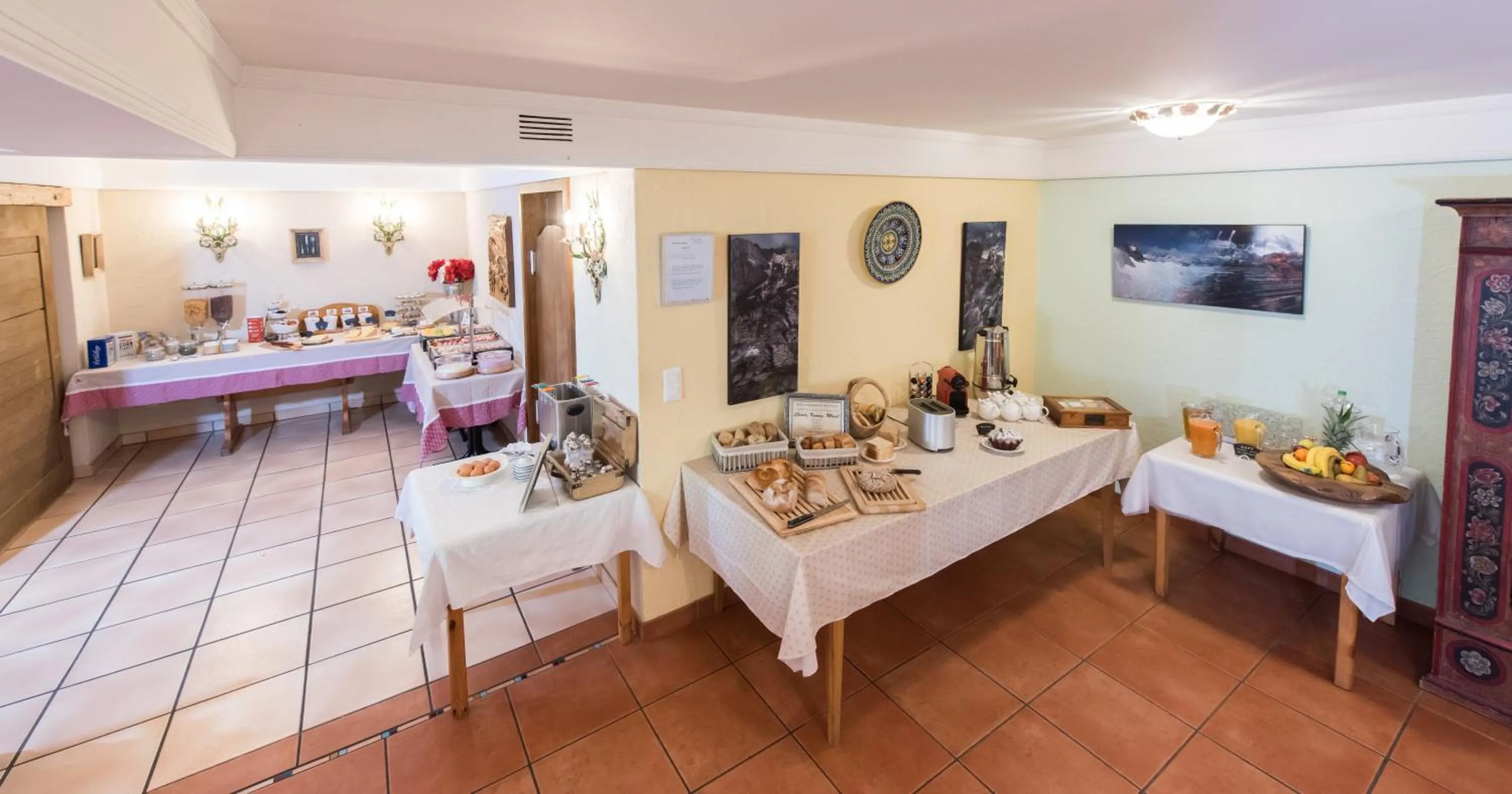 Buffet breakfast in Badehotel Salina Maris – Wellness & Vintage