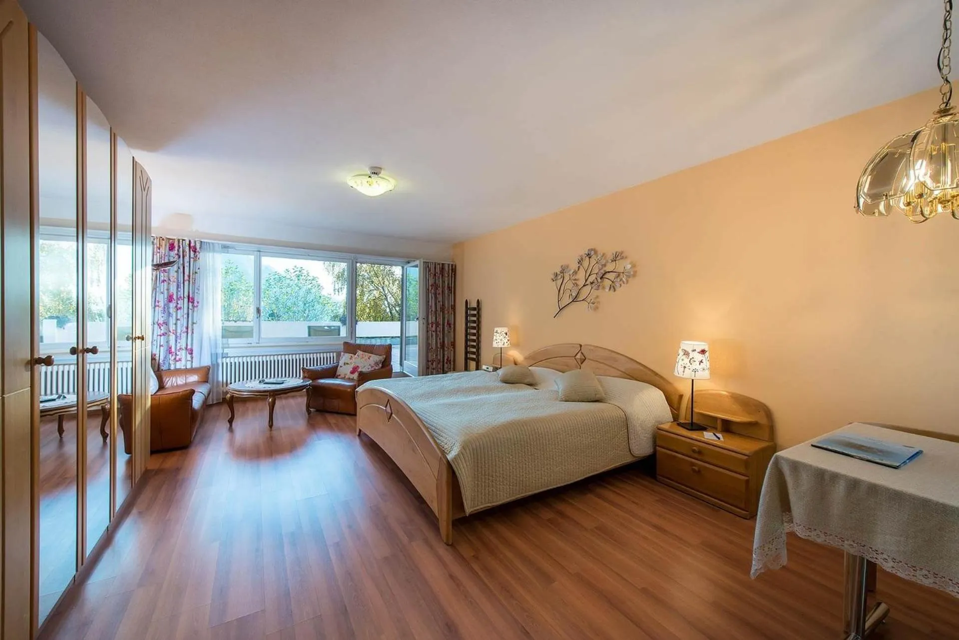 Photo of the whole room, Bed in Badehotel Salina Maris – Wellness & Vintage