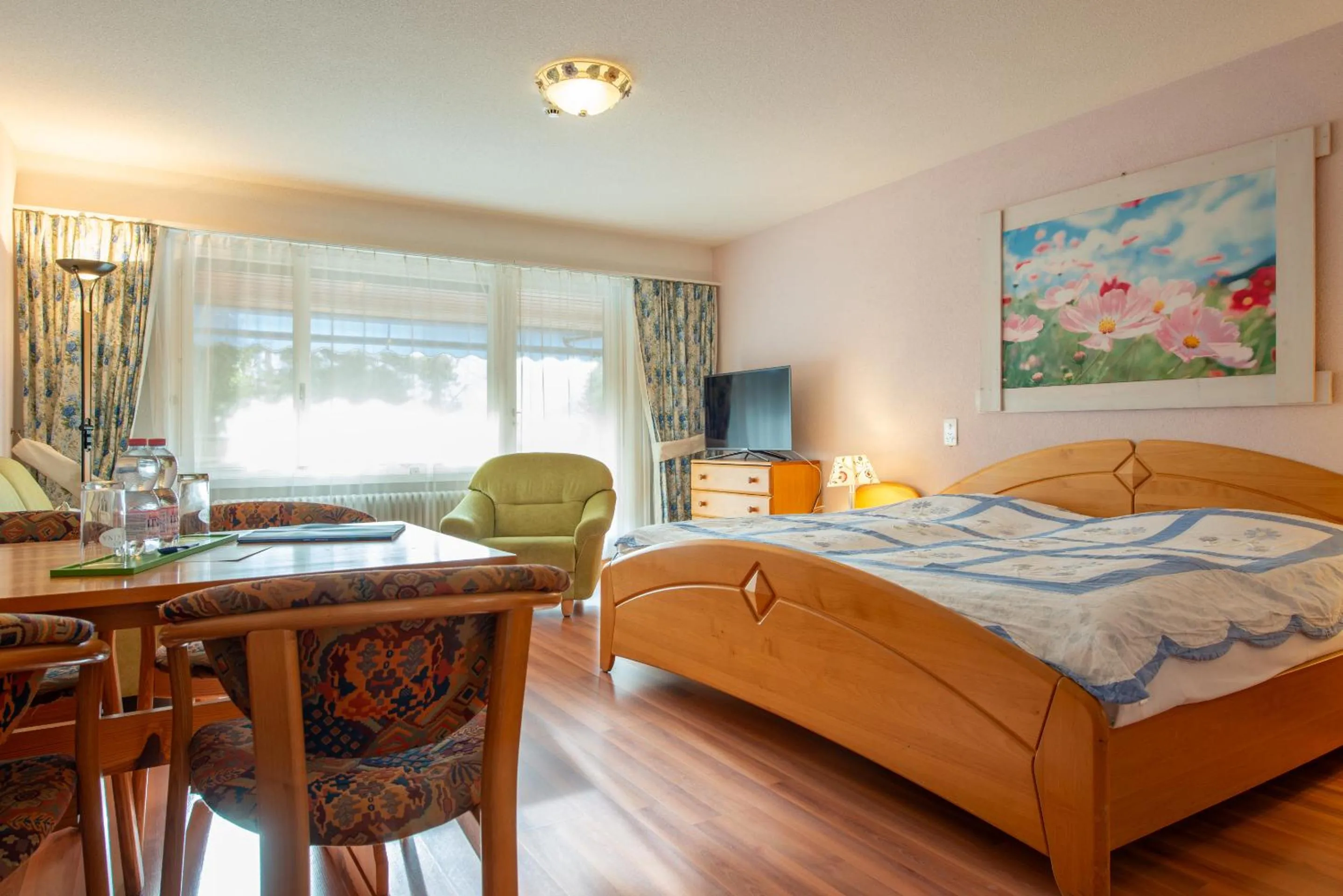 Seating area, Bed in Badehotel Salina Maris – Wellness & Vintage