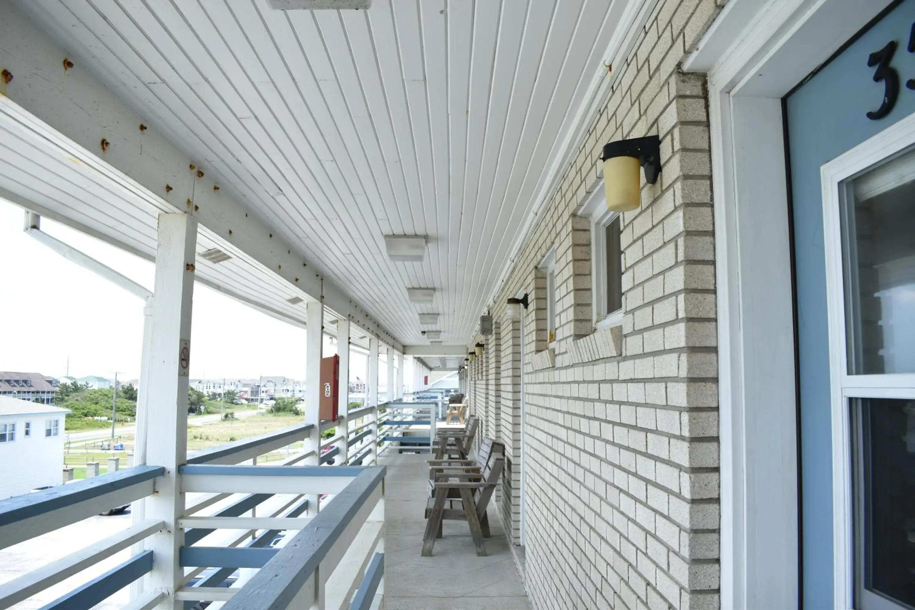 Day in Blue Heron Motel Day in Blue Heron Motel