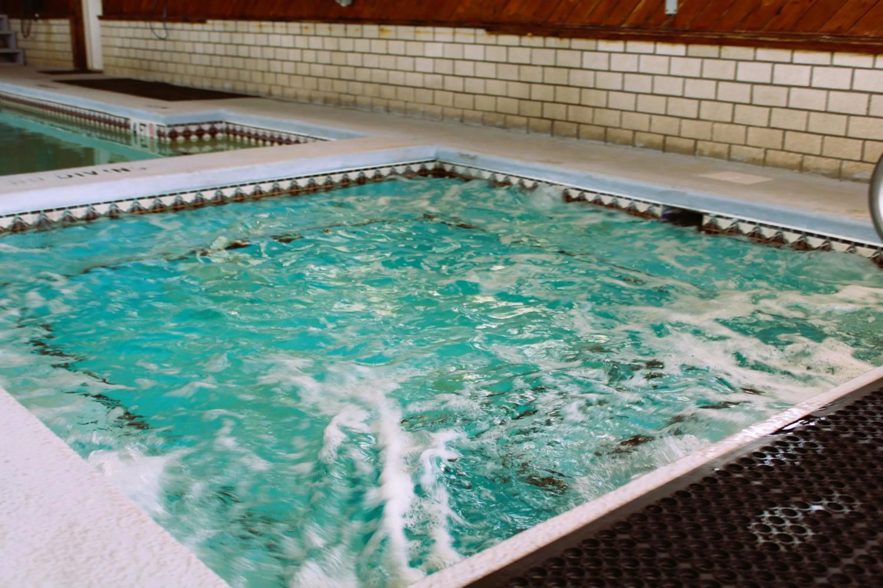 Swimming pool in Blue Heron Motel