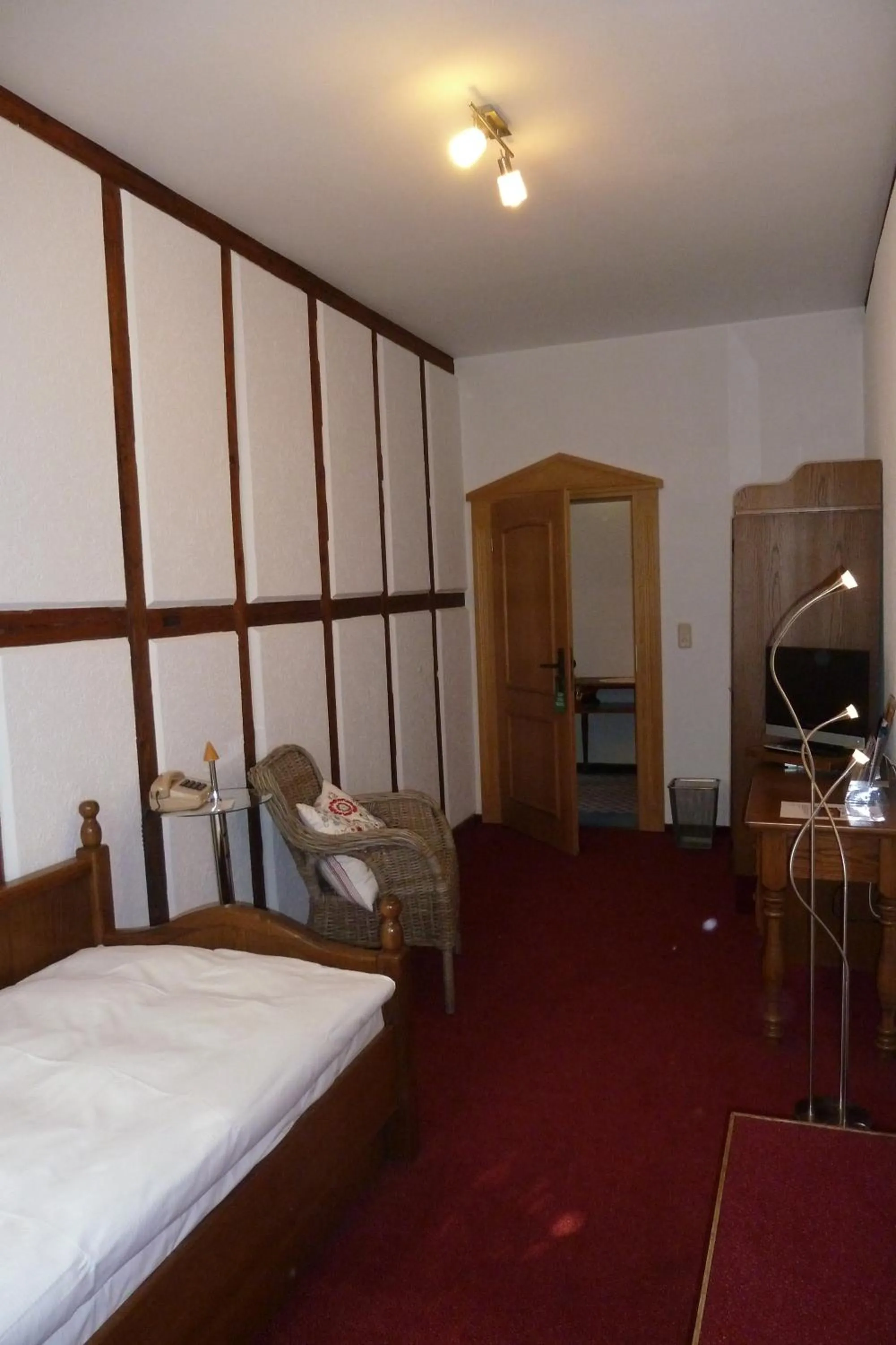 Photo of the whole room, Bed in Berg´s Backpacker