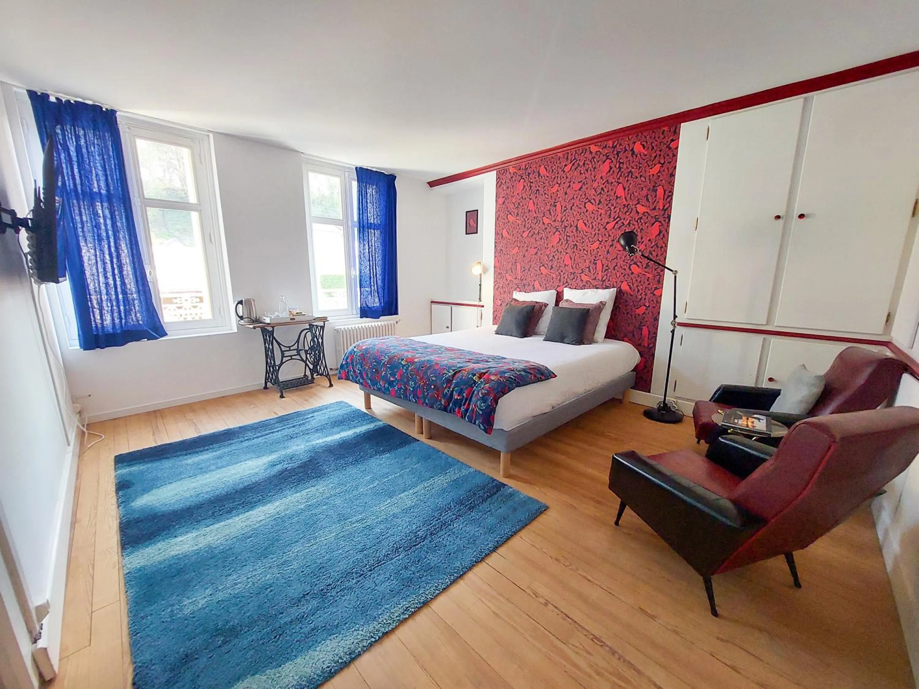 Photo of the whole room, Bed in Le Huis Clos