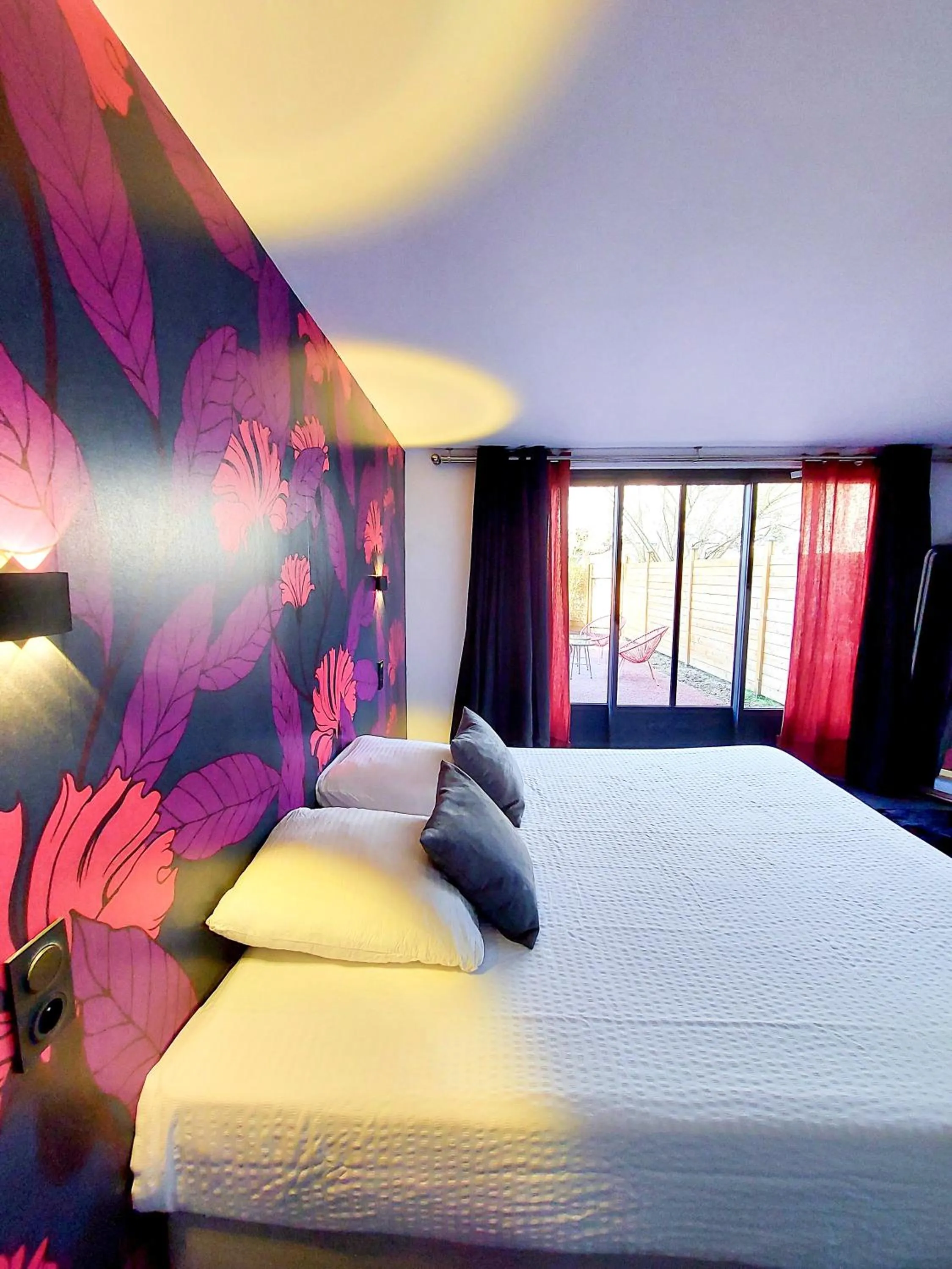 Photo of the whole room, Bed in Le Huis Clos