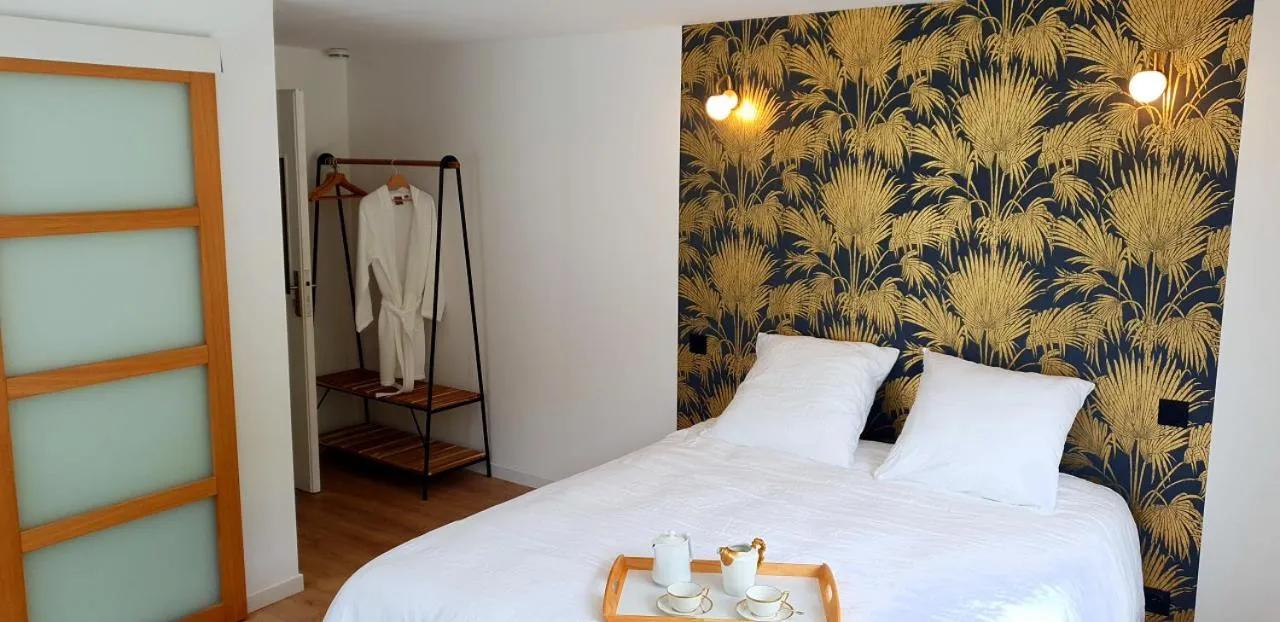 Photo of the whole room, Bed in Le Huis Clos