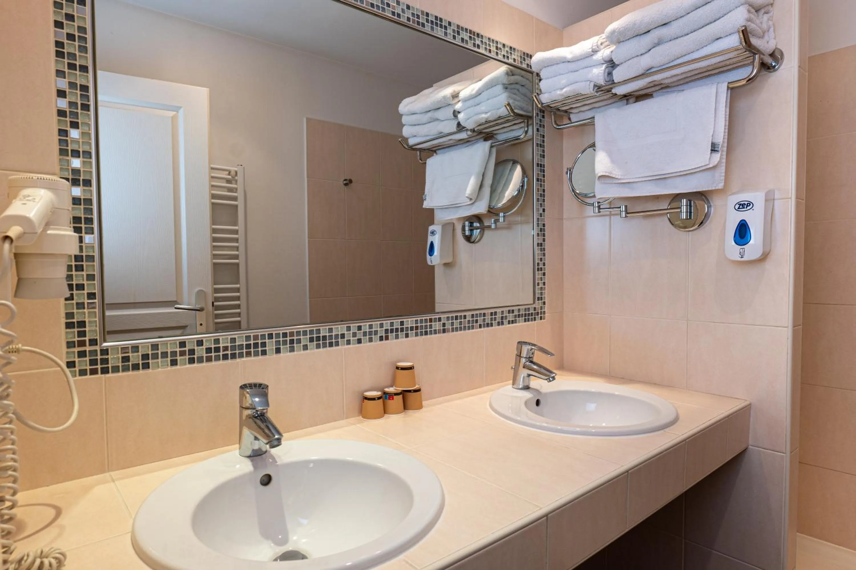 Shower in Hotel Village Motel