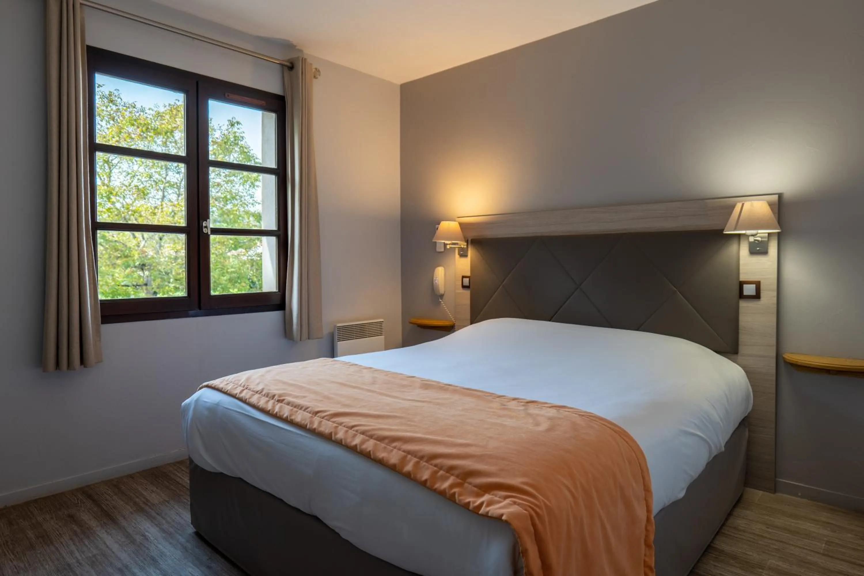 Bed in Hotel Village Motel