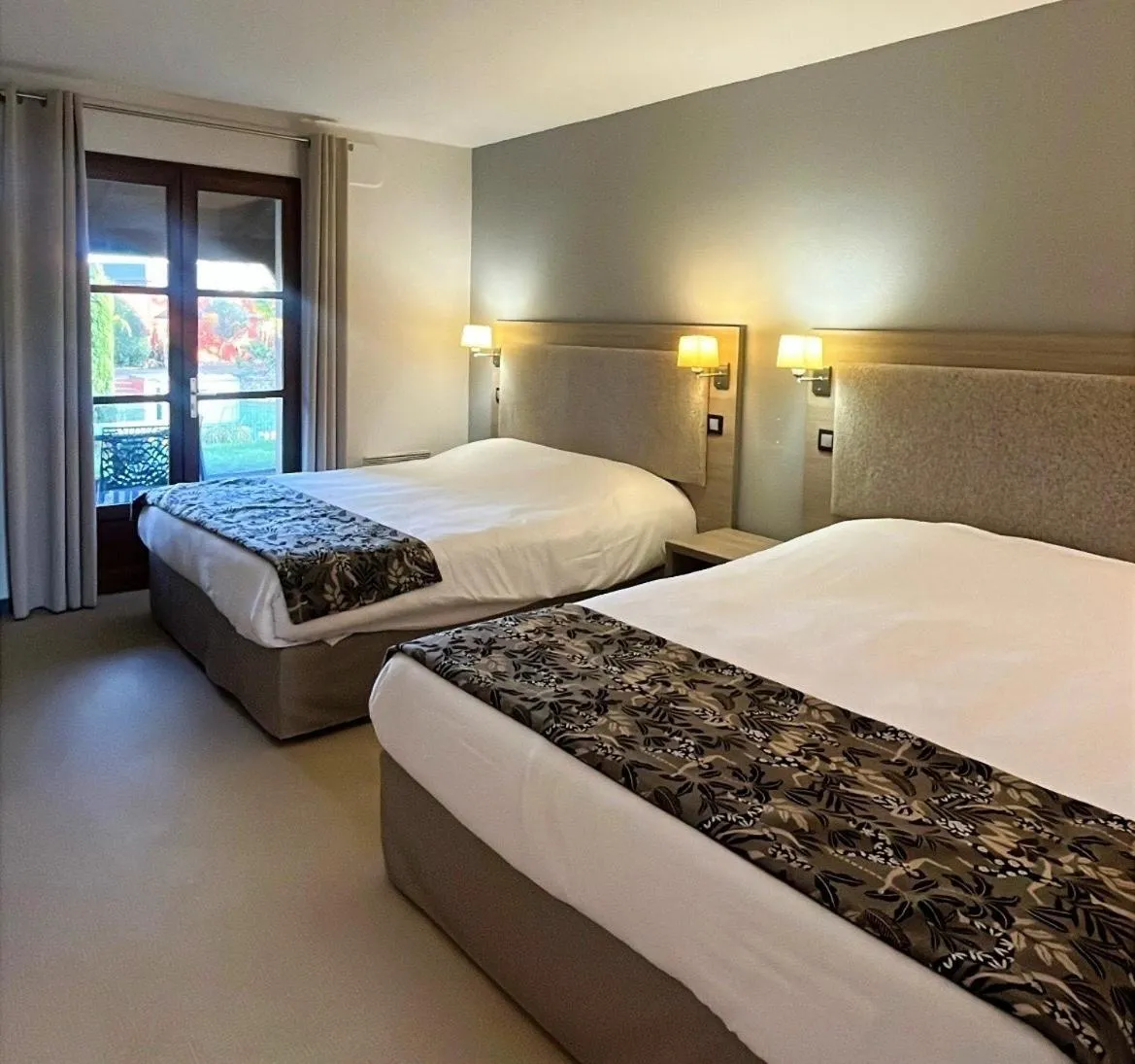 Bed in Hotel Village Motel