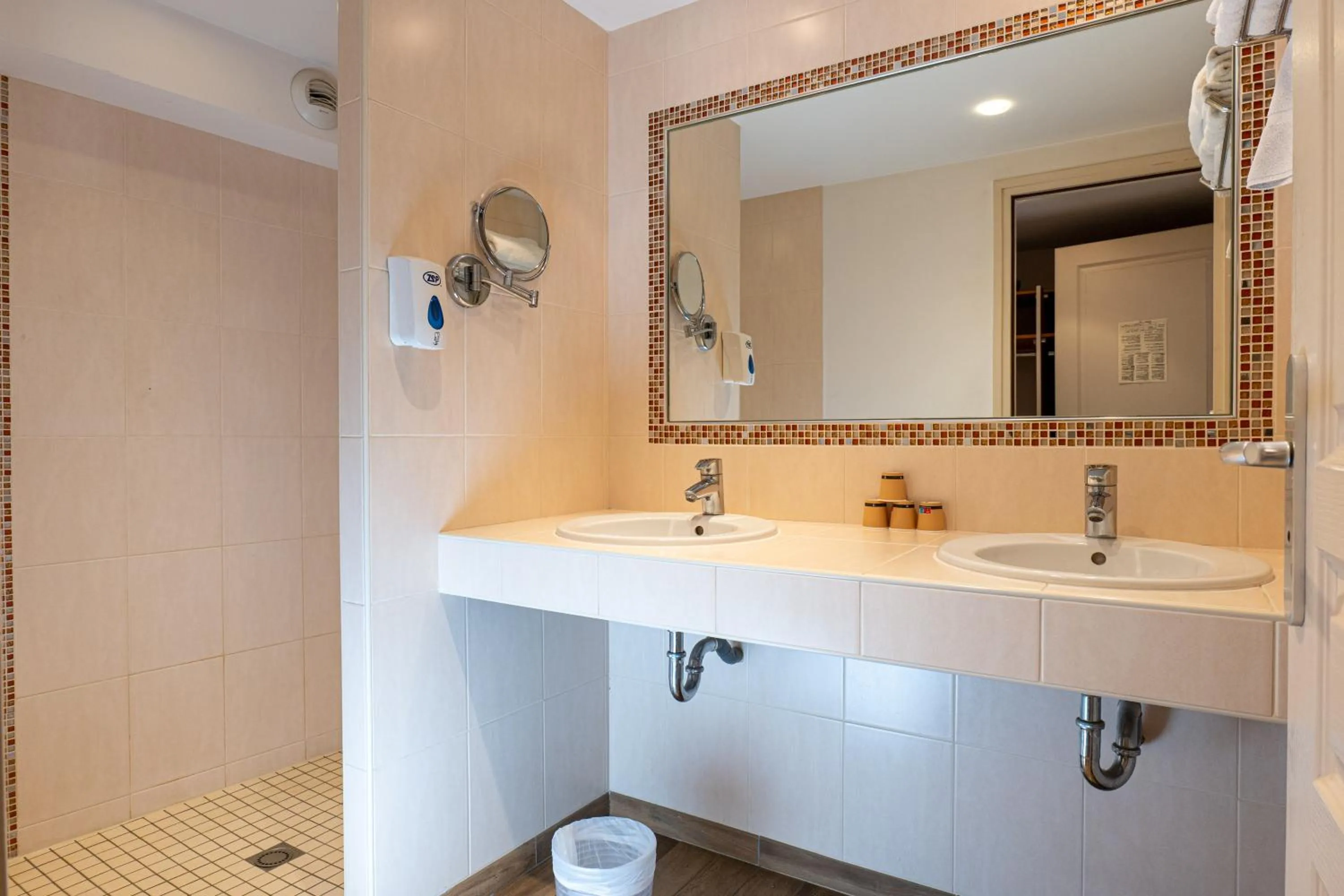 Bathroom in Hotel Village Motel